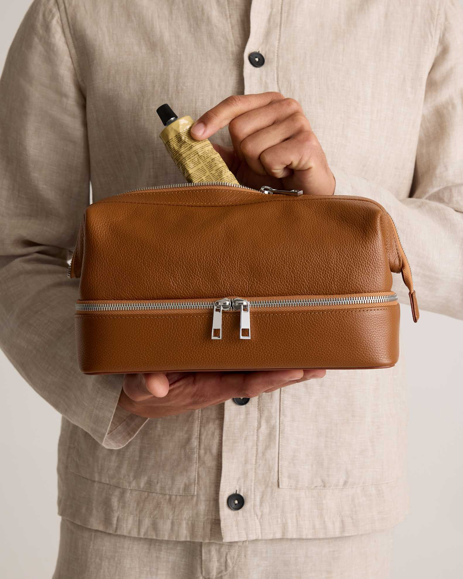 italian leather men's travel bags Cenzo Duffle Bag which is second to none Italian Leather Toiletry Bag for
