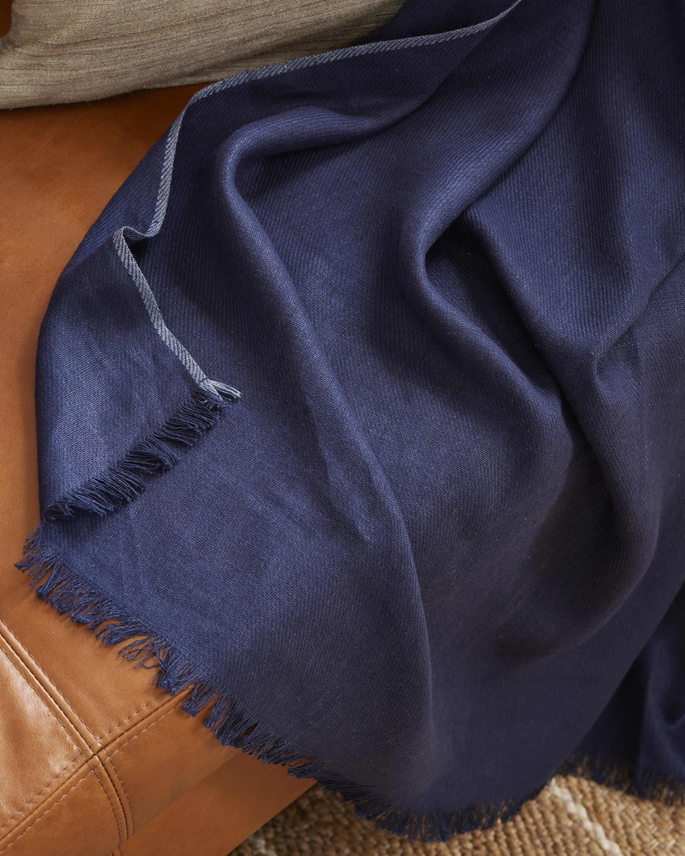 U TEXT 12 NAVY Detail 45274 EDITED