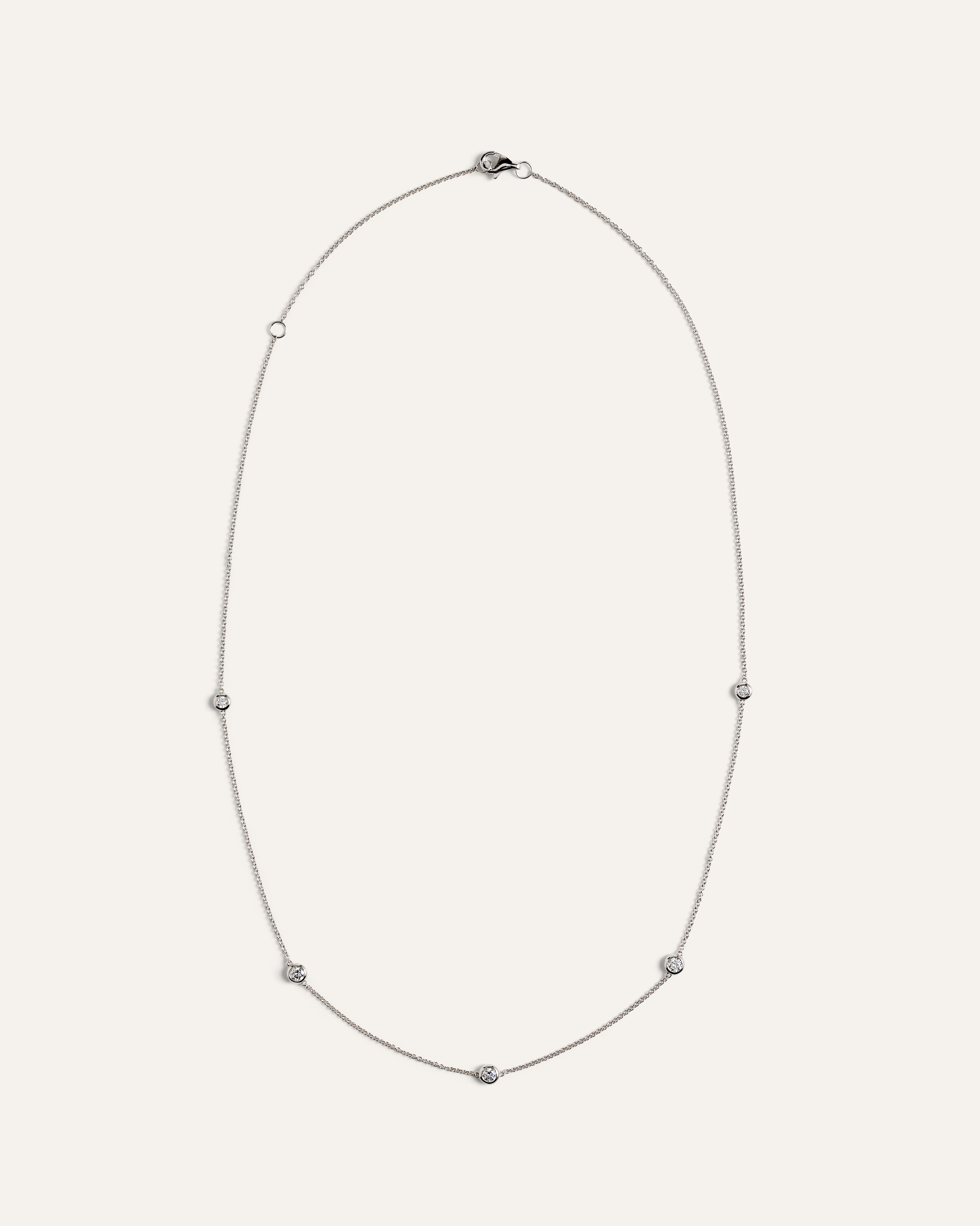 White Gold Collier en or 14 carats à diamants espacés sertis clos
