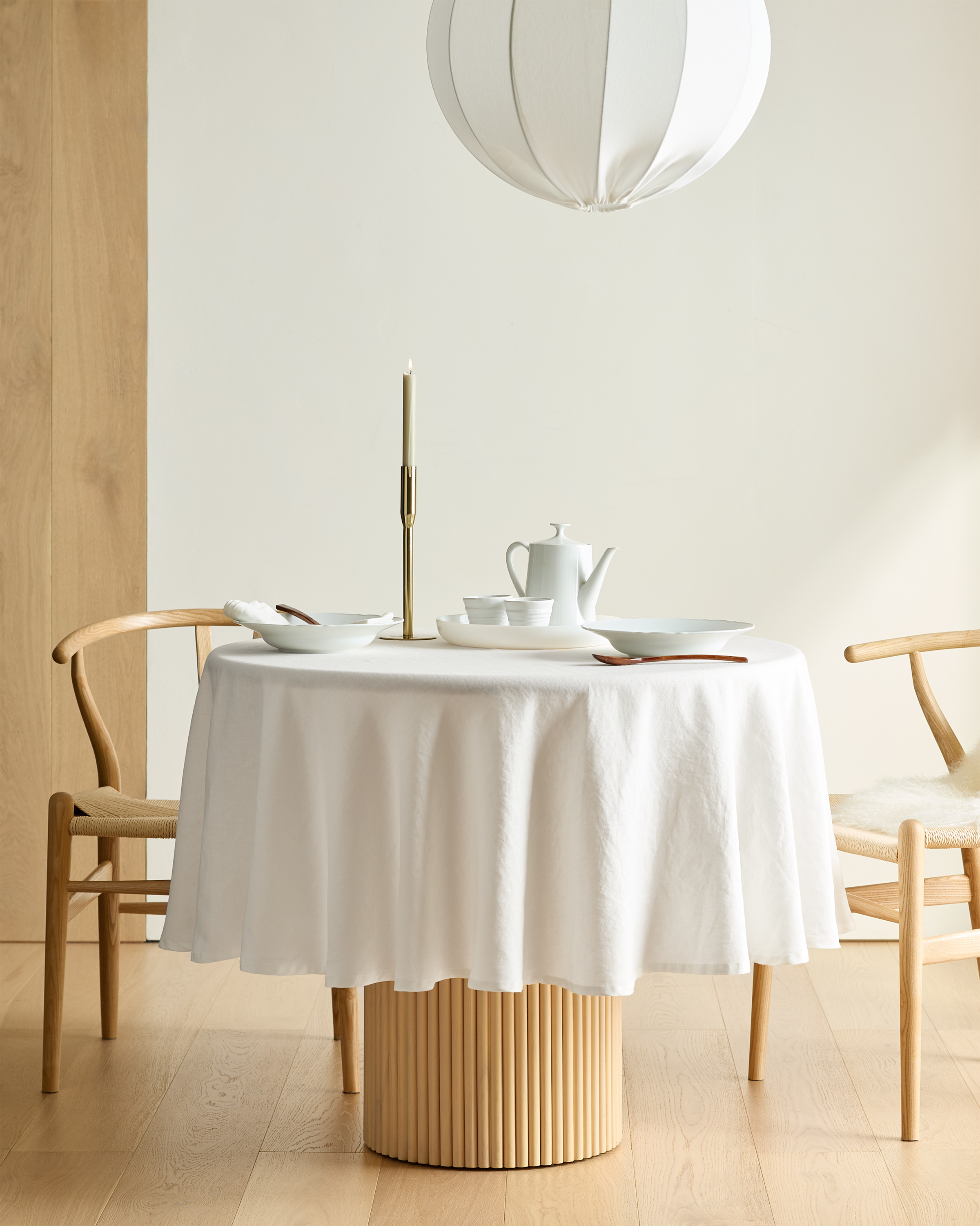 European Linen Tablecloth - 70" Round, White
