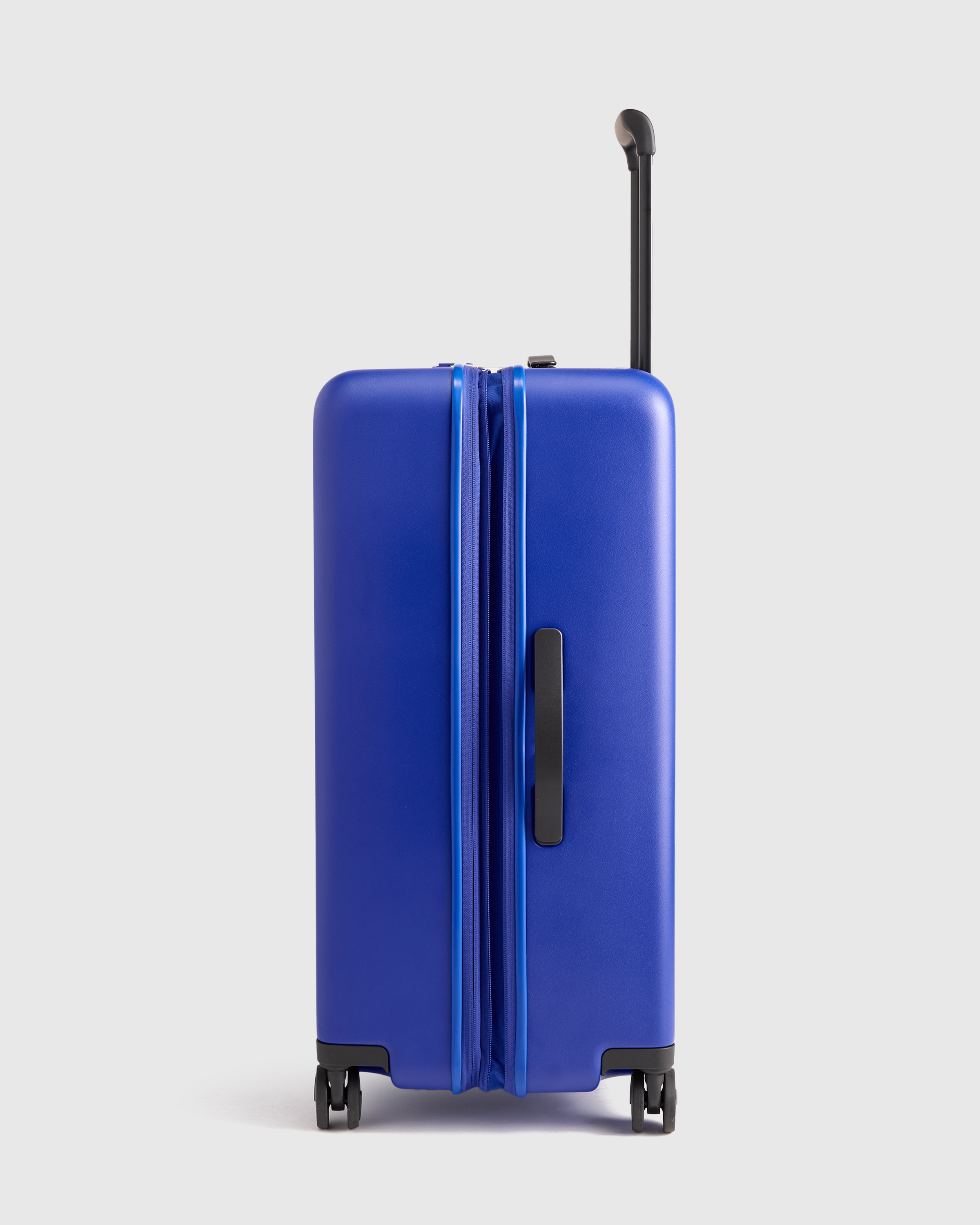 Expandable Large Check-In Suitcase in Coastal Cobalt
