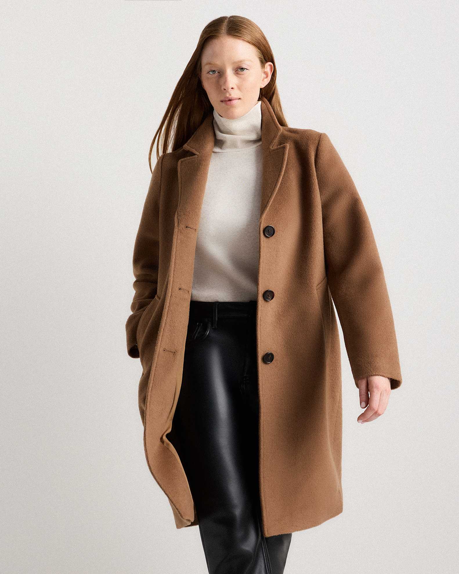 Manteau mi-long à simple boutonnage en poil de chameau in Brun Moka