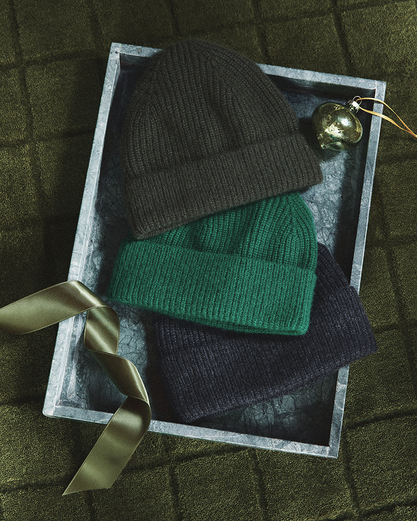 Charcoal Mongolian Cashmere Ribbed Beanie