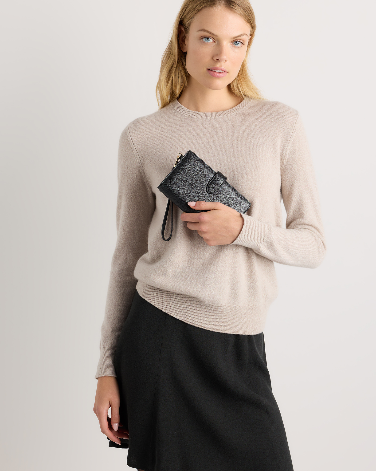 Italian Leather Phone Bi-Fold Wristlet - thumbnail 8
