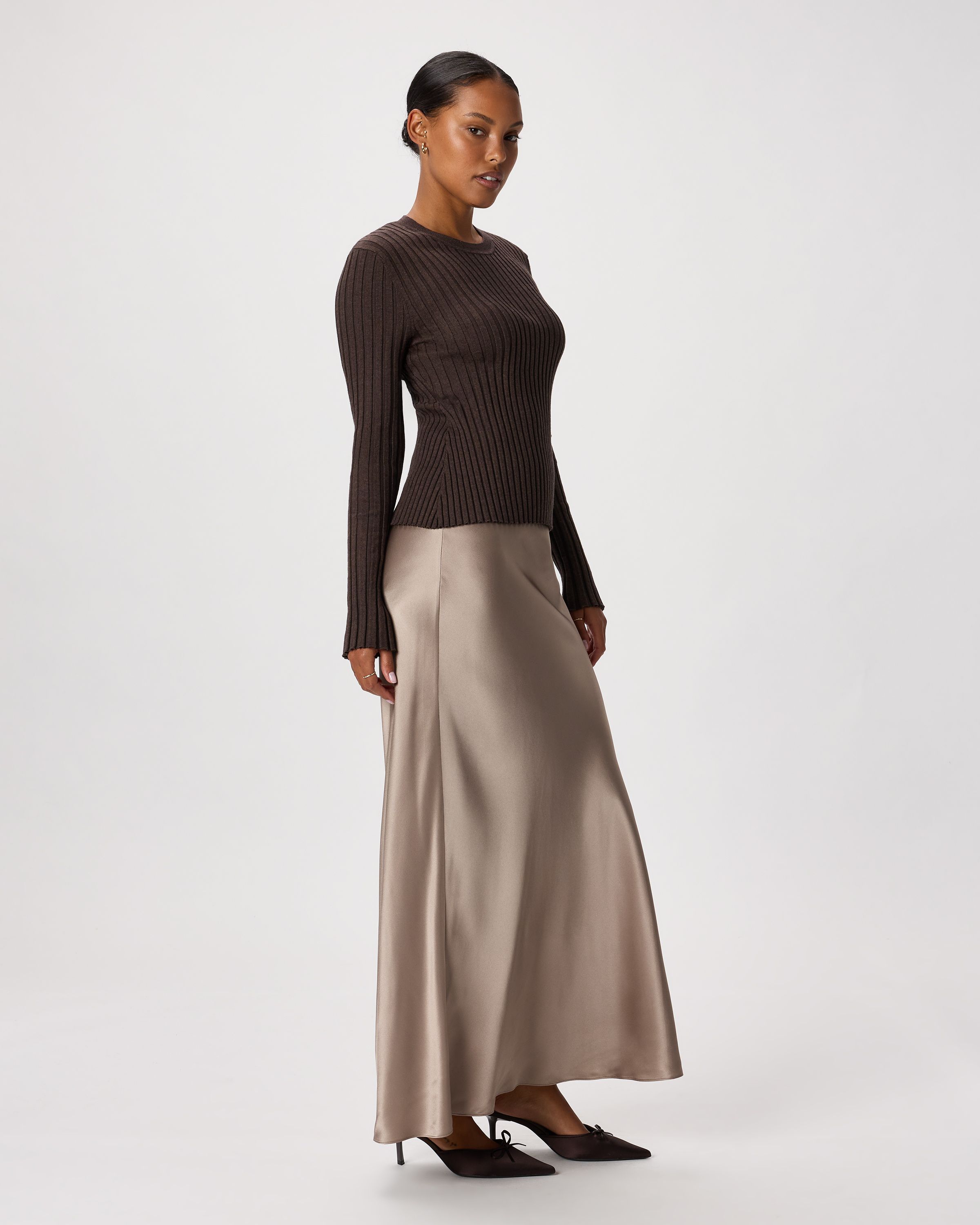 Nylon Long Skirt カーキ＆ブラック　MARQUE BLACK NYLON SKIRT – Lord & Taylor