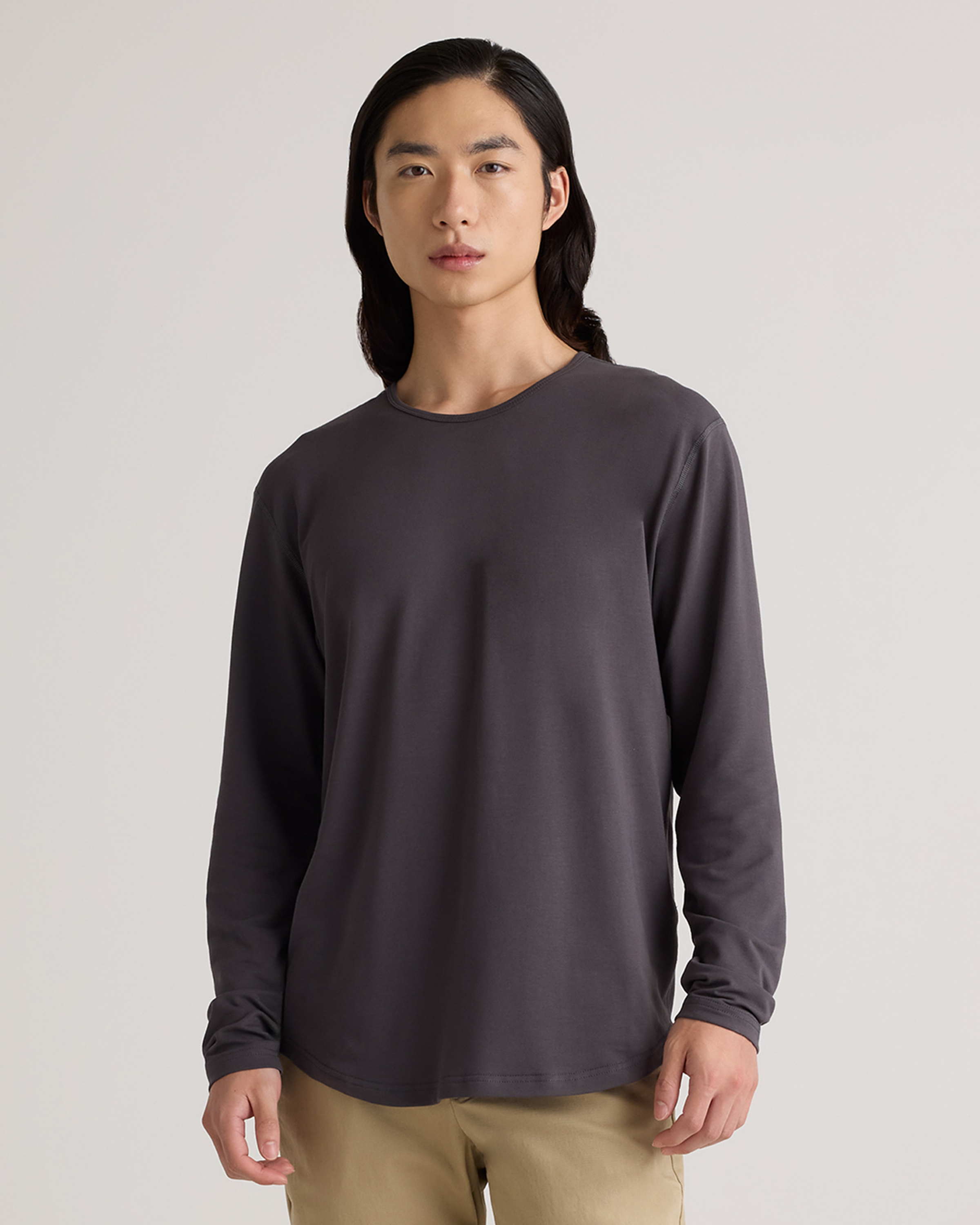 Quince Men's Flex Curve Long Sleeve T-shirt In Dark Coal