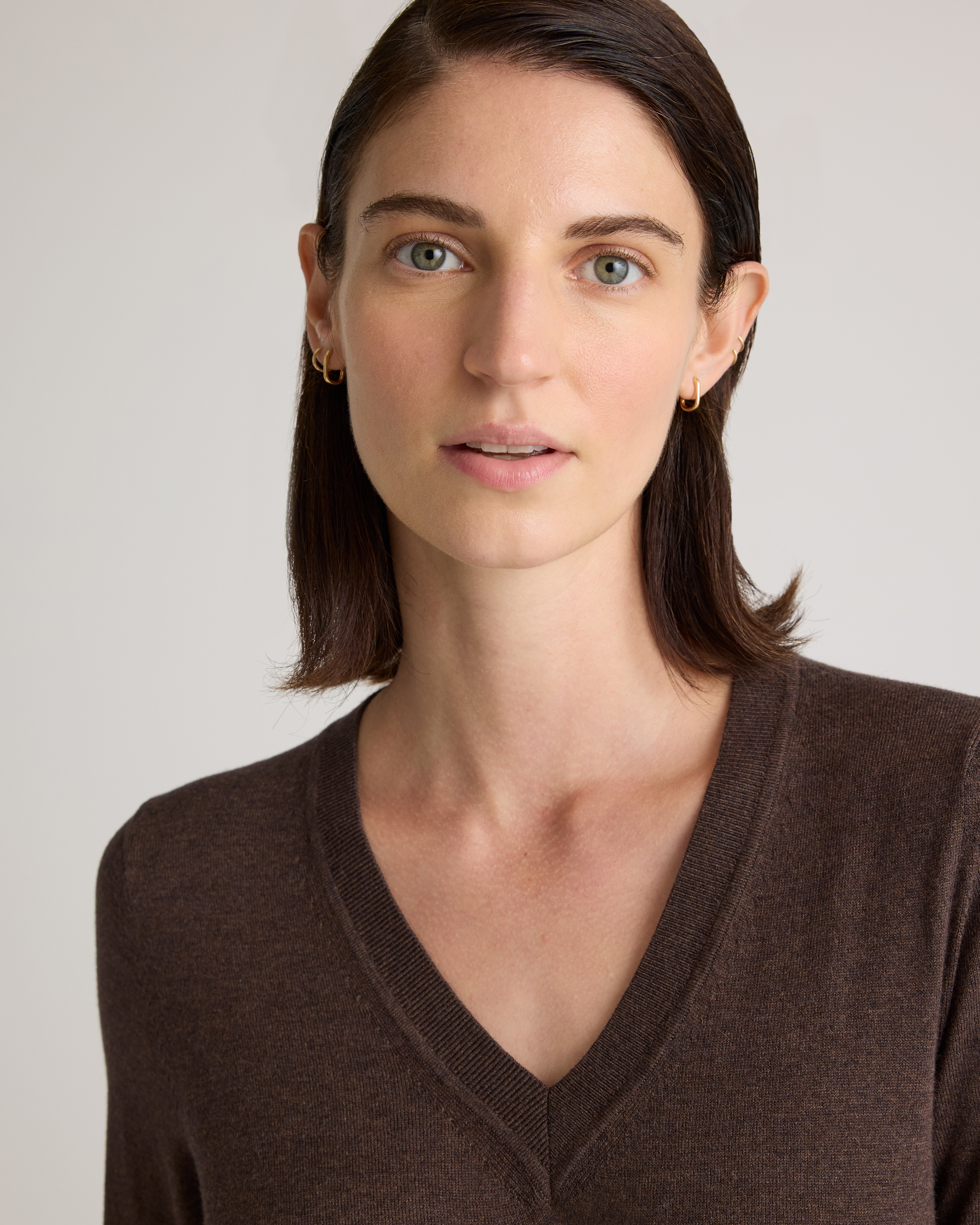 Lightweight Cotton Cashmere V-Neck Sweater in Mocha Heather