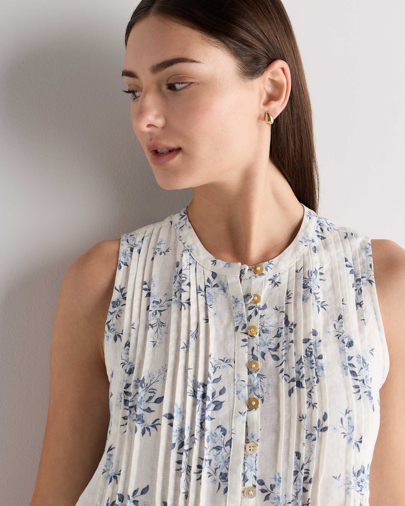 100% European Linen Sleeveless Swing Dress in Ivory Porcelain Blue Petite Floral 100% European Linen Sleeveless Swing Dress in Ivory Porcelain Blue Petite Floral