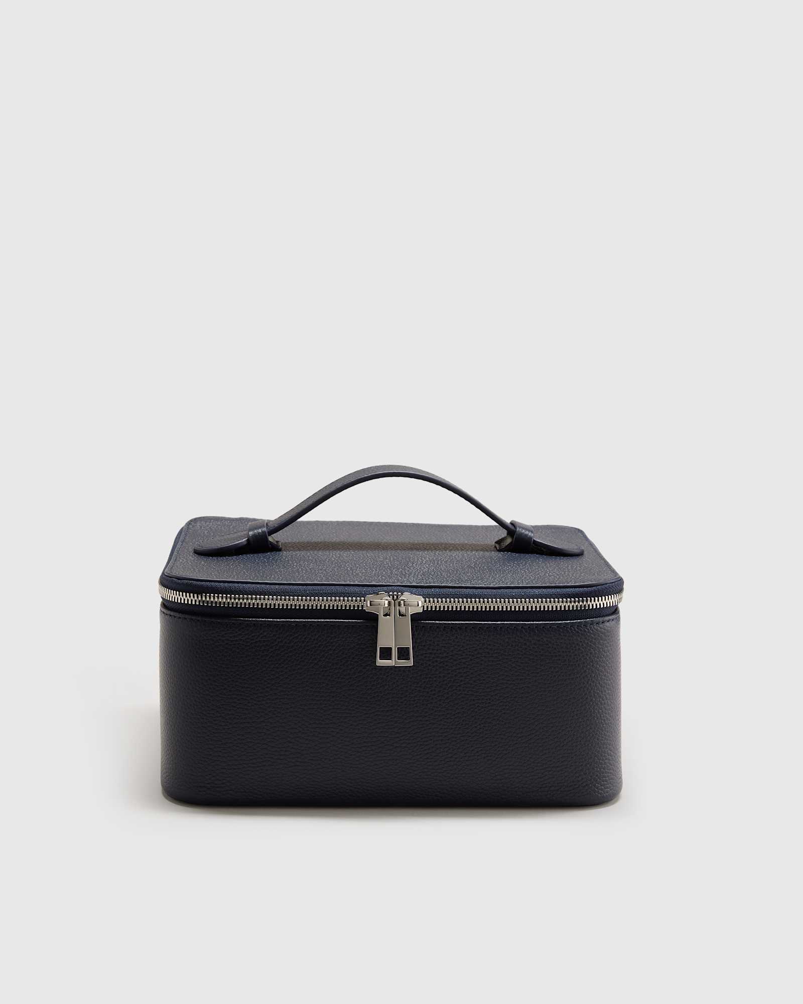 Italian Leather Travel Cosmetic CaItalian Leather Travel Cosmetic CaSE DEEP NAVY45830 EDITED