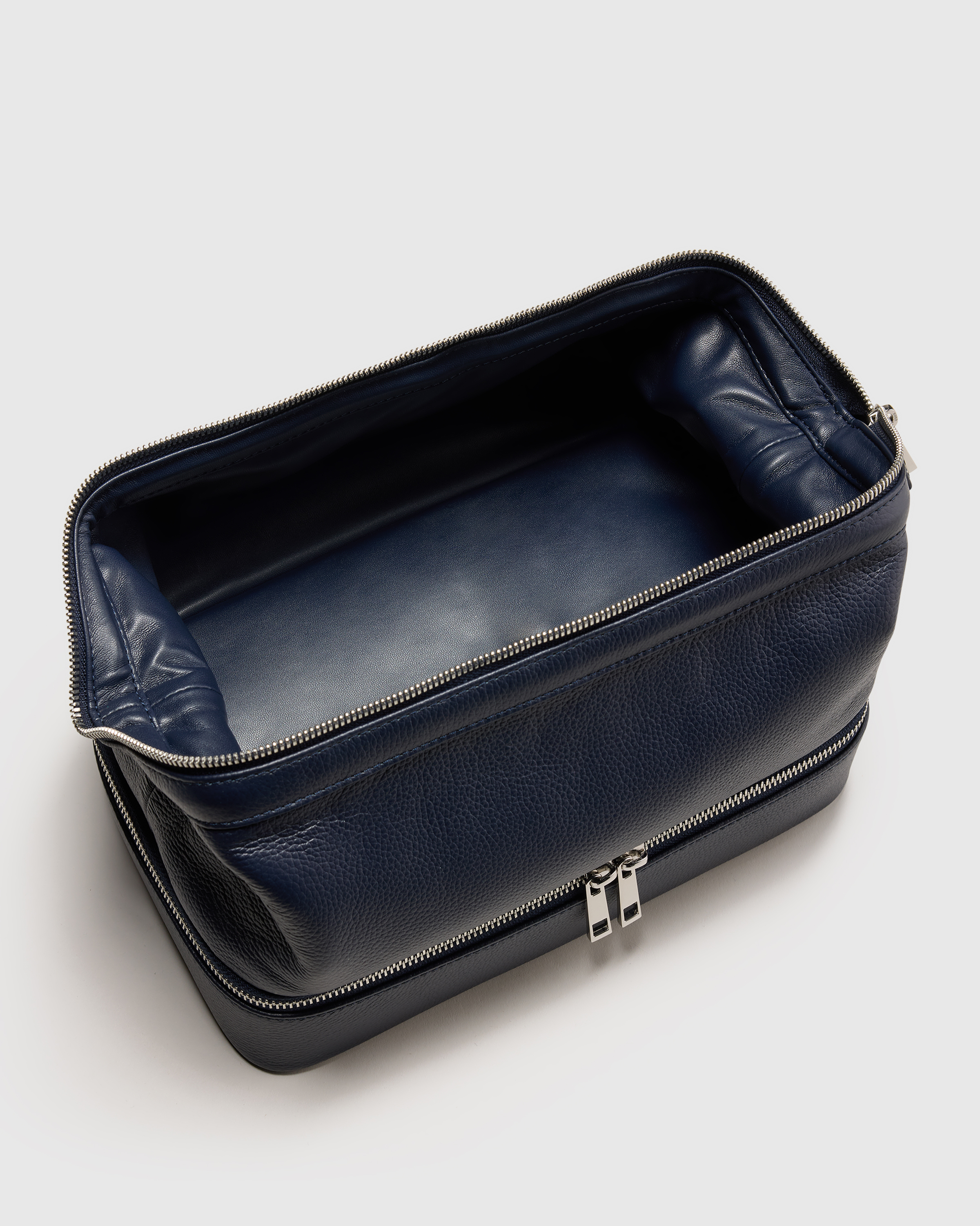 Italian Leather Dual Compartment Toiletry Bag Deep Navy INSIDE PROPS45715 EDITED