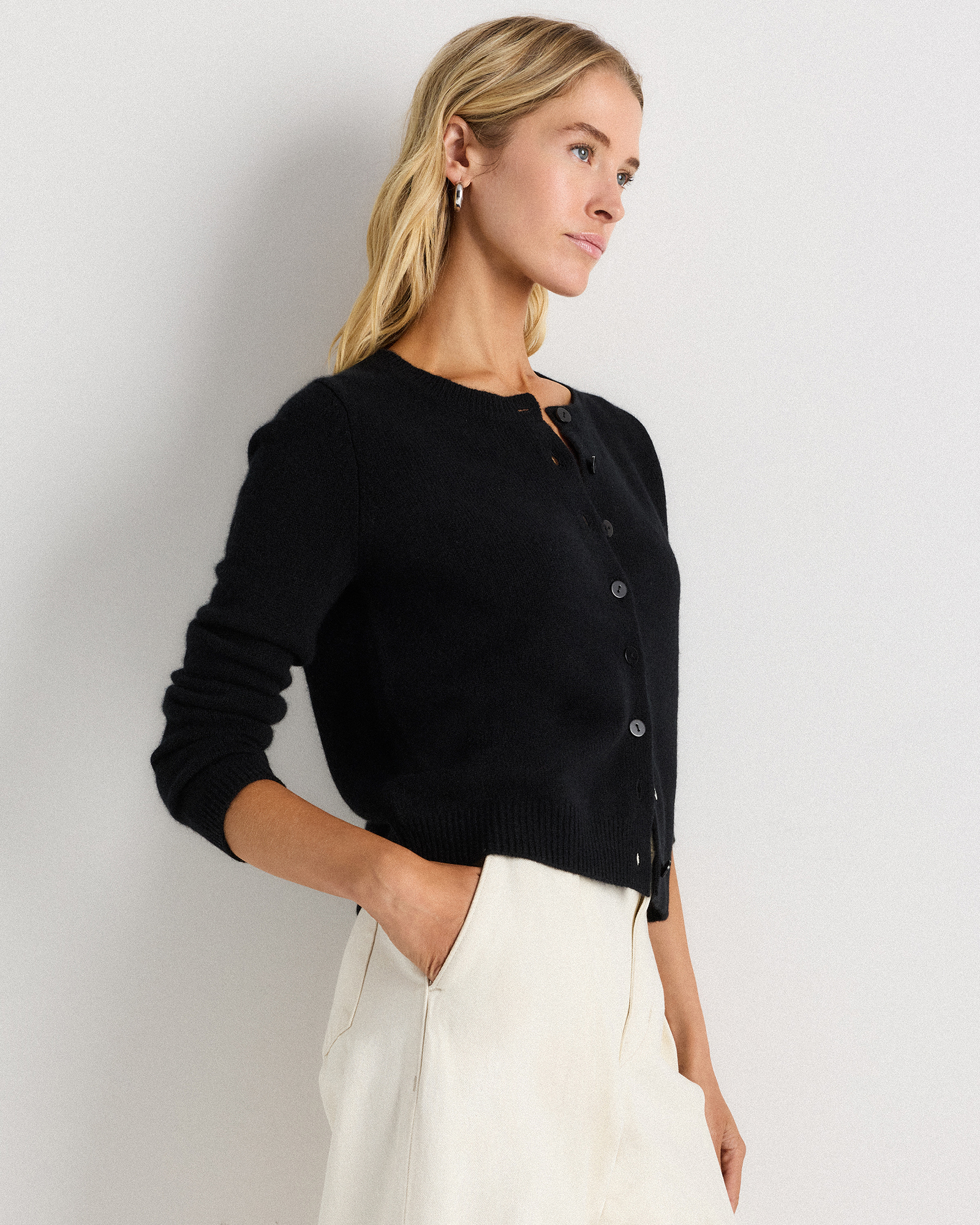 Mongolian Cashmere Cropped Crew Cardigan in Black