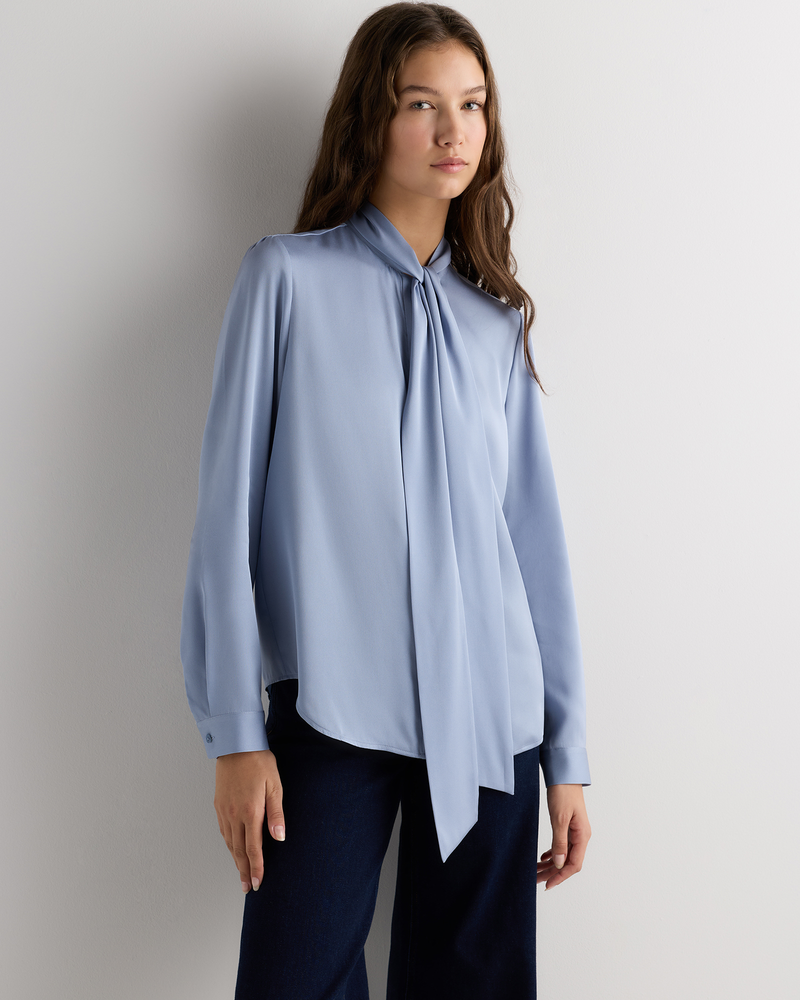 Horizon Blue Chemisier en soie extensible lavable à col noué 