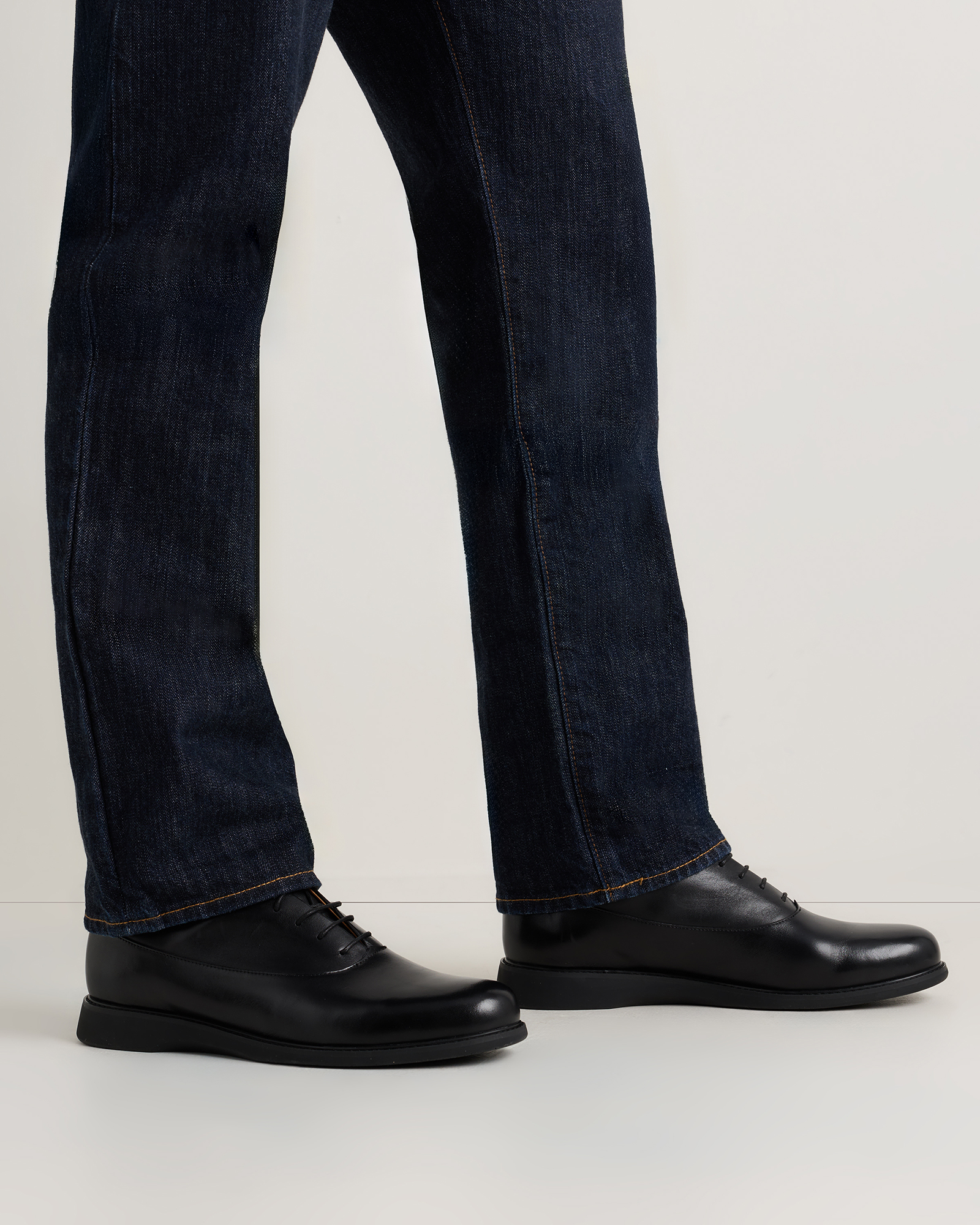 Men's Hybrid Crafted Leather Oxford in Black, Size 8.5, Italian Leather by Quince