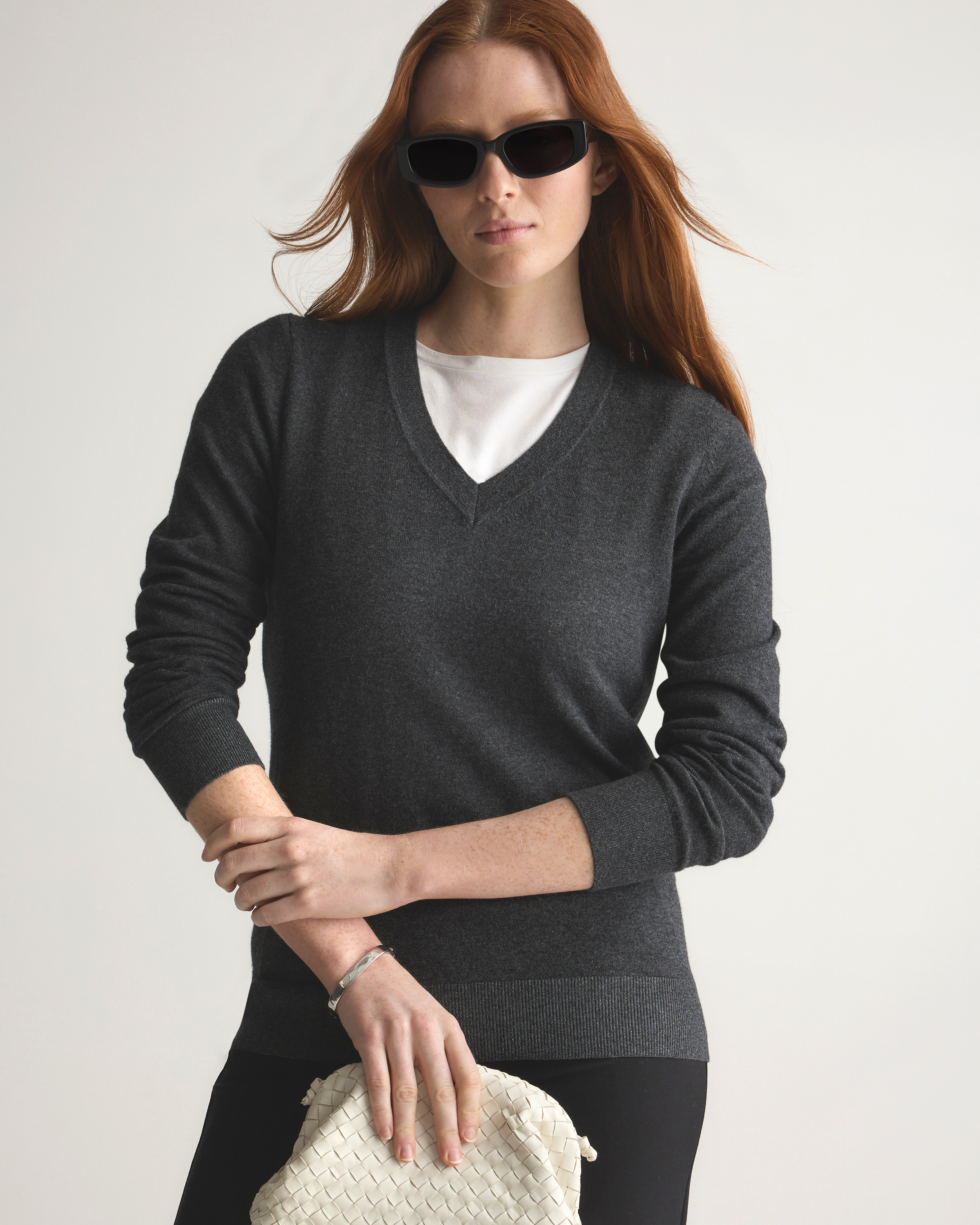 Lightweight Cotton Cashmere V-Neck Sweater in Heather Charcoal