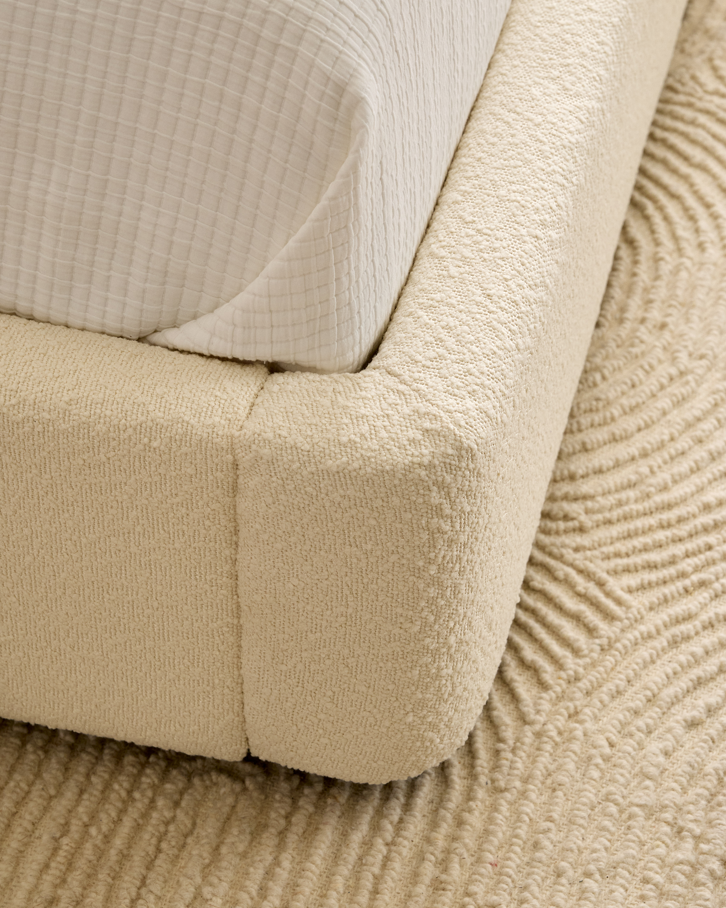 Performance Boucle Shelter Bed