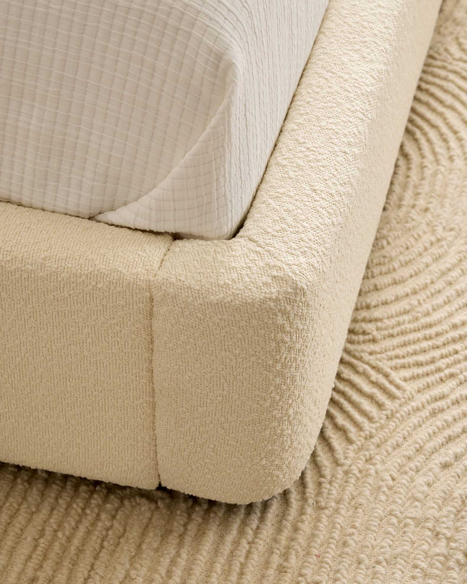 Performance Boucle Shelter Bed