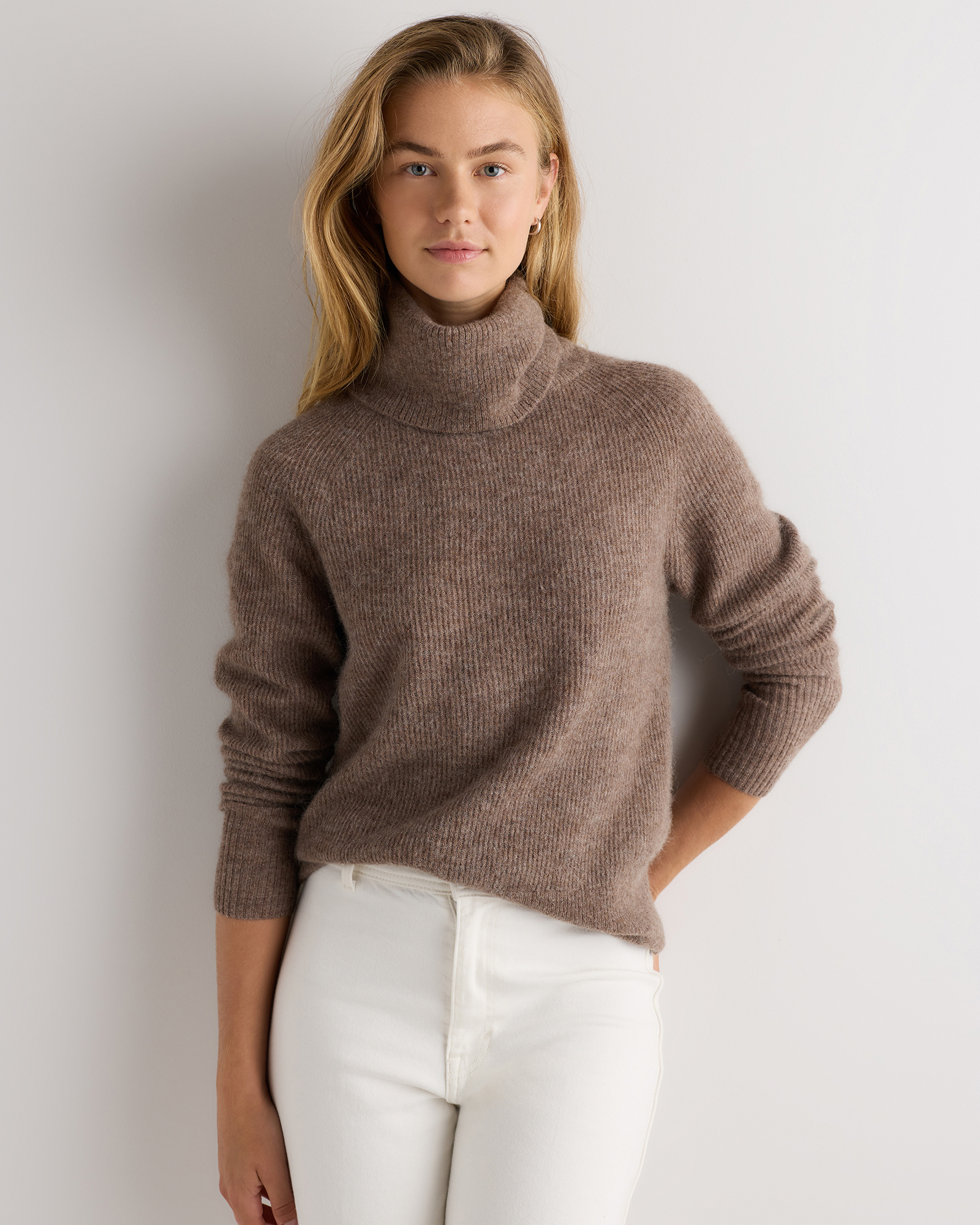 Mushroom Brown Col roulé léger en bébé alpaga pour femme