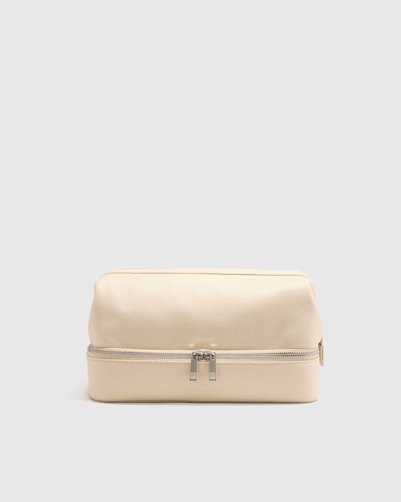 Italian Leather Dual Compartment Toiletry BAGSORT IVORY I45787 EDITED