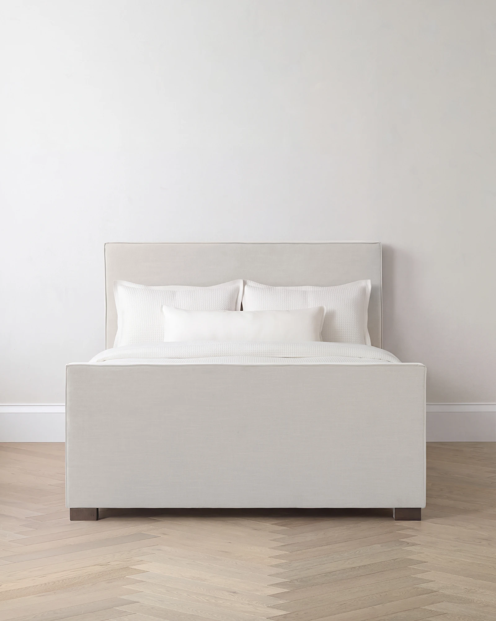 Flange Seam Bed in Performance Linen