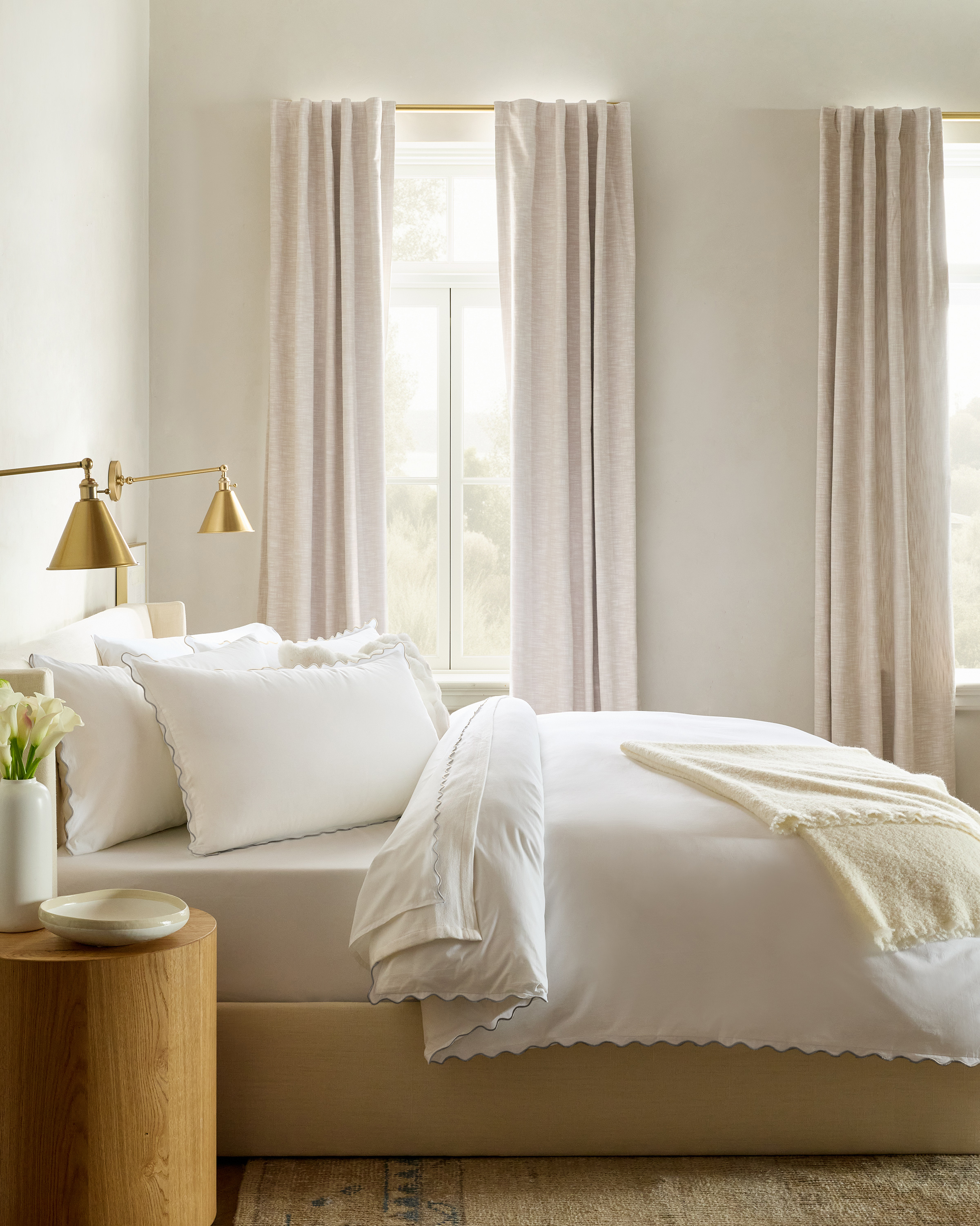 White/Dried Sage Classic Organic Percale Scallop Duvet Cover