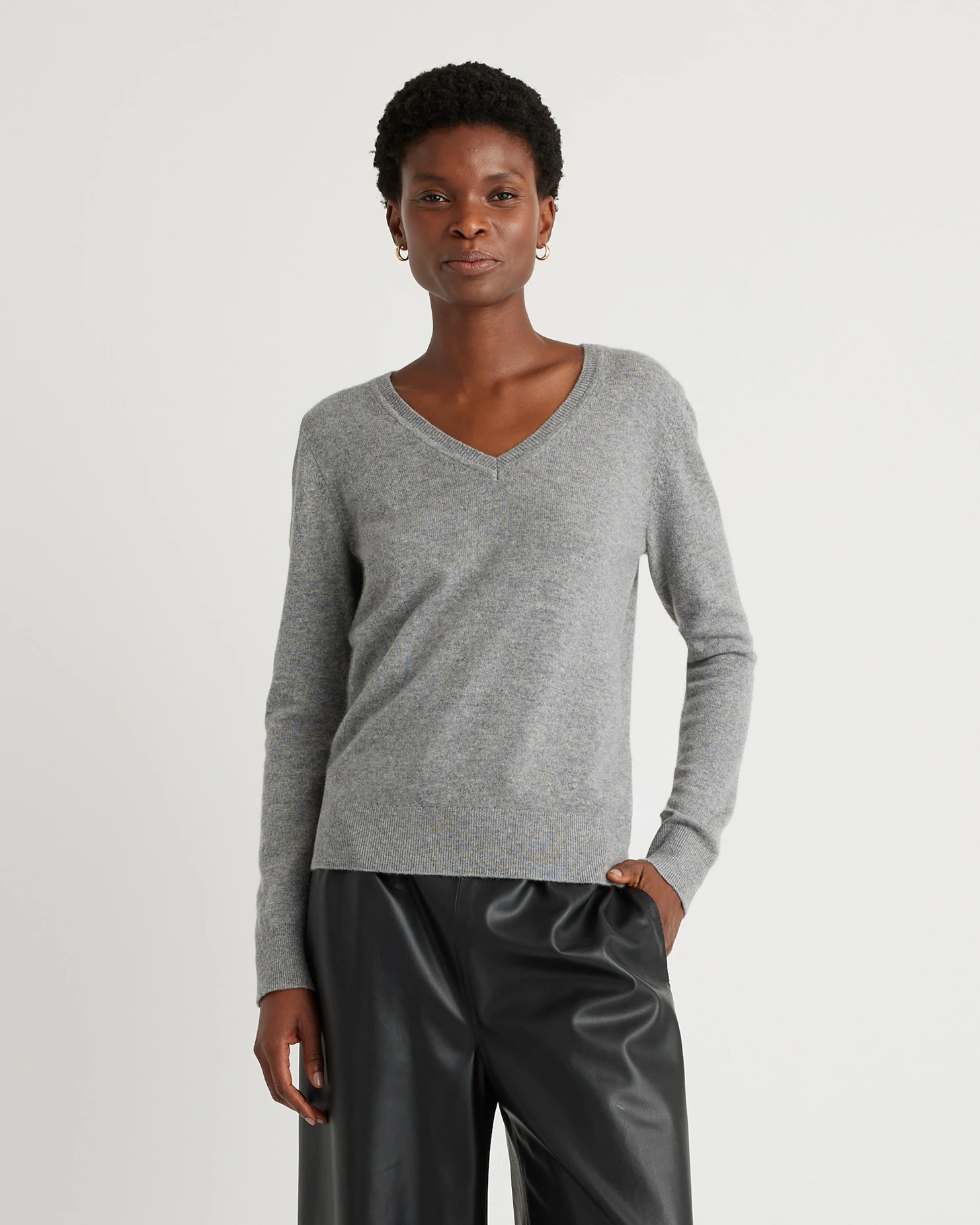 The Cashmere V-Neck Jumper in Heather Grey | Quince United Kingdom