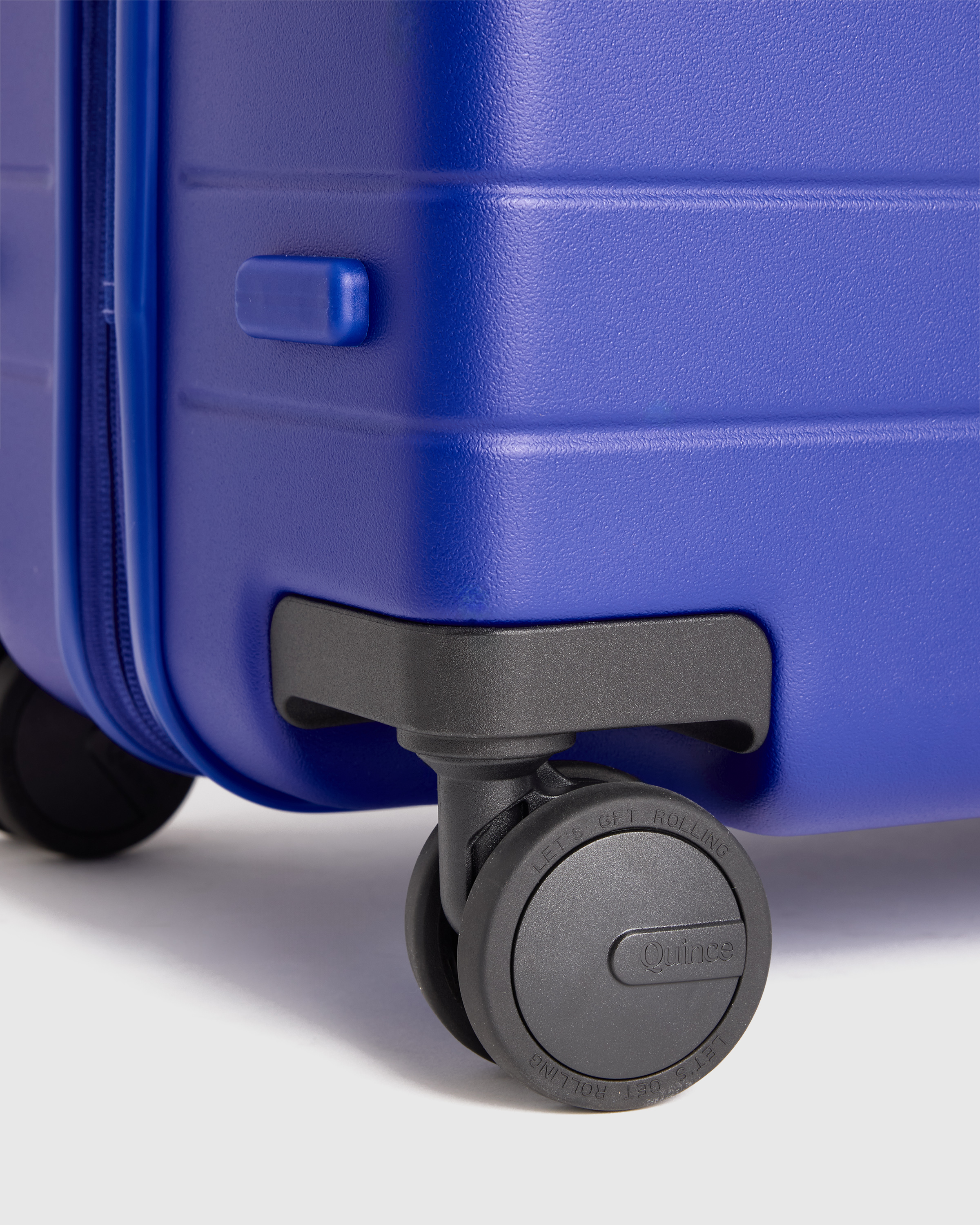 Expandable Large Check-In Suitcase in Coastal Cobalt