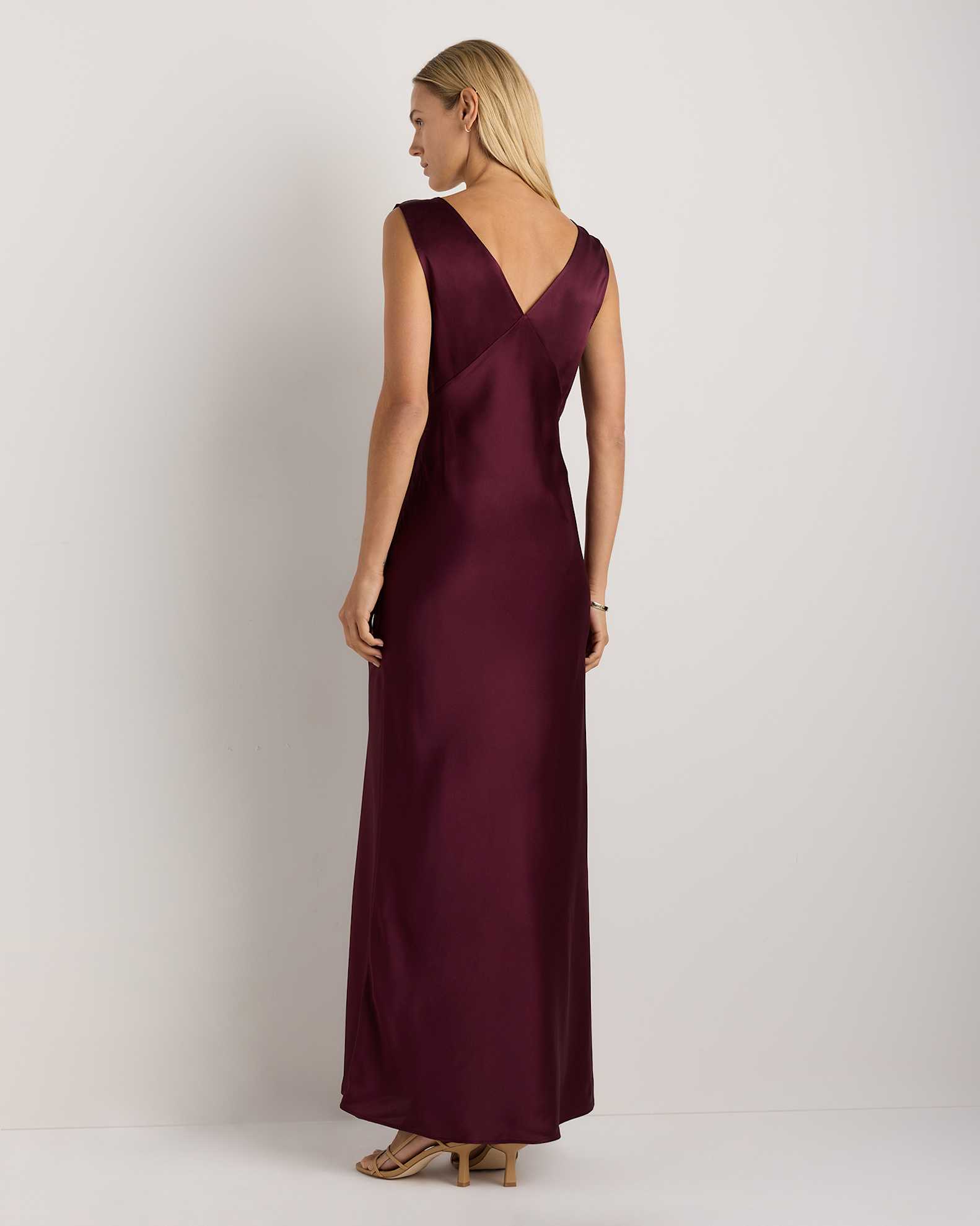 wine red maxi dress Linen with V Neck and Long Sleeves Xiaolizi neck neckline Sleeveless Maxi Lining Juniper Maxi Dress | Fashion