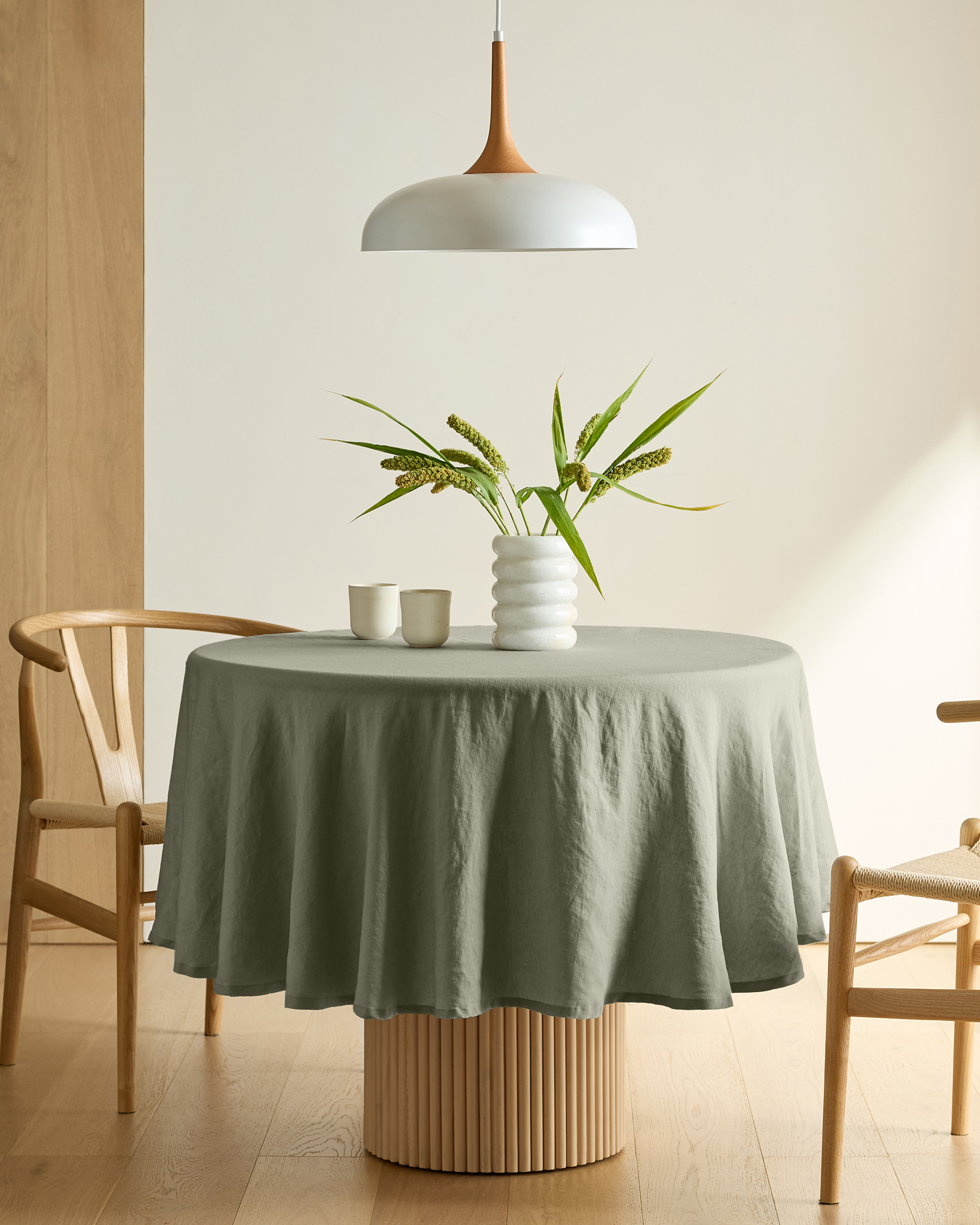 European Linen Tablecloth - 70" Round - Willowleaf