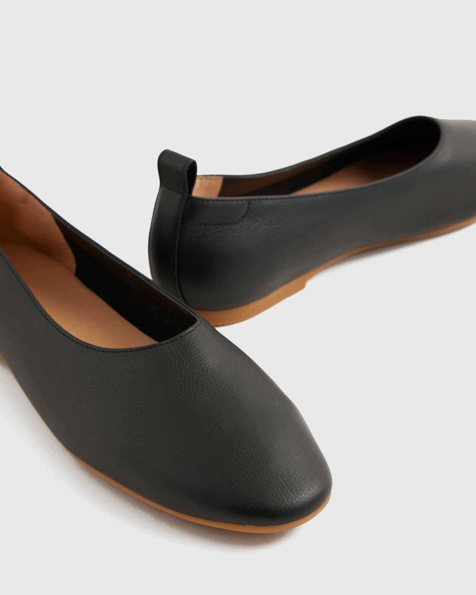 Women's Italian Leather Glove Ballet Flat in Black, Size 7.5 by Quince Women's Italian Leather Glove Ballet Flat in Black, Size 7.5 by Quince
