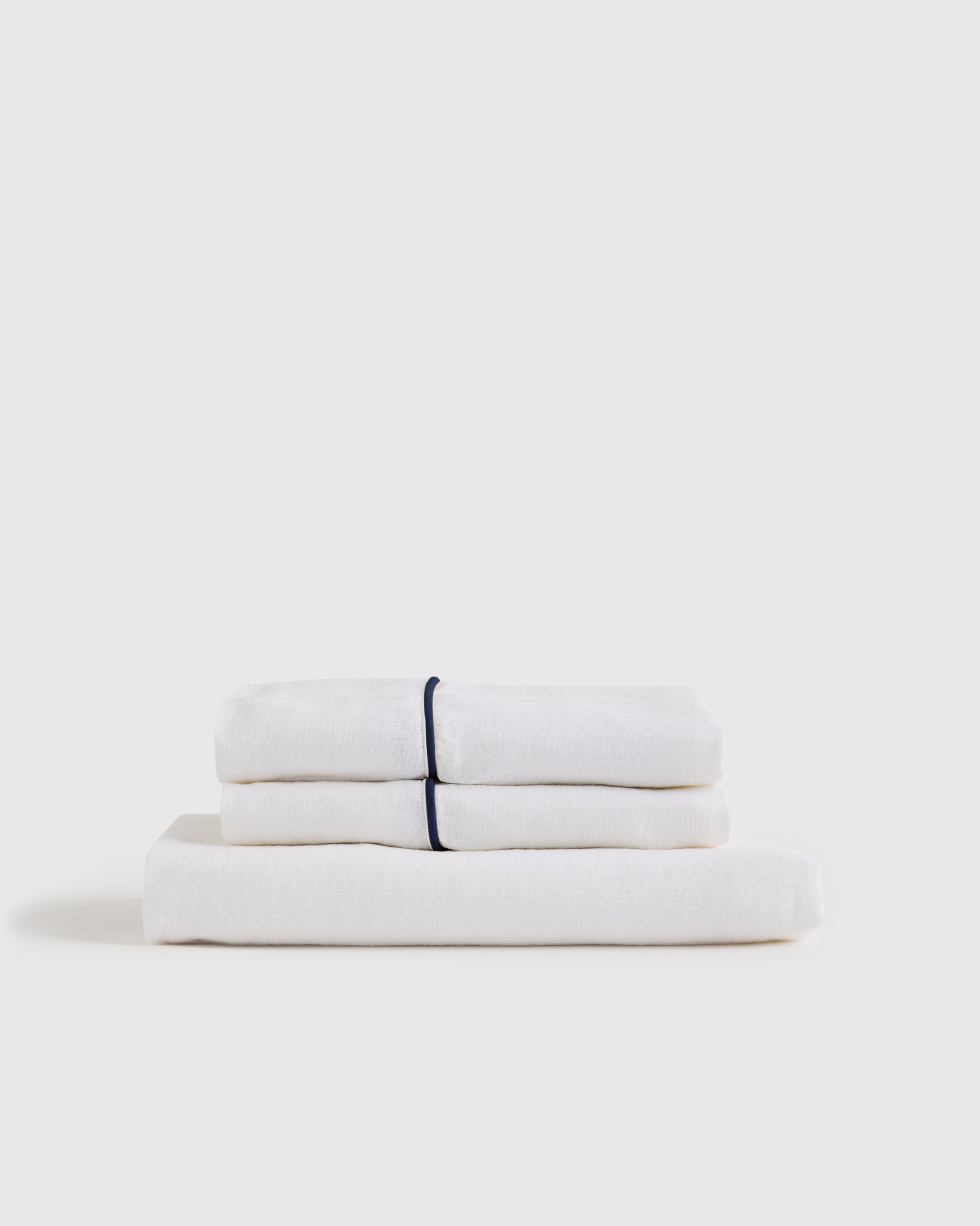 White/Navy European Linen Piped Fitted Sheet Set