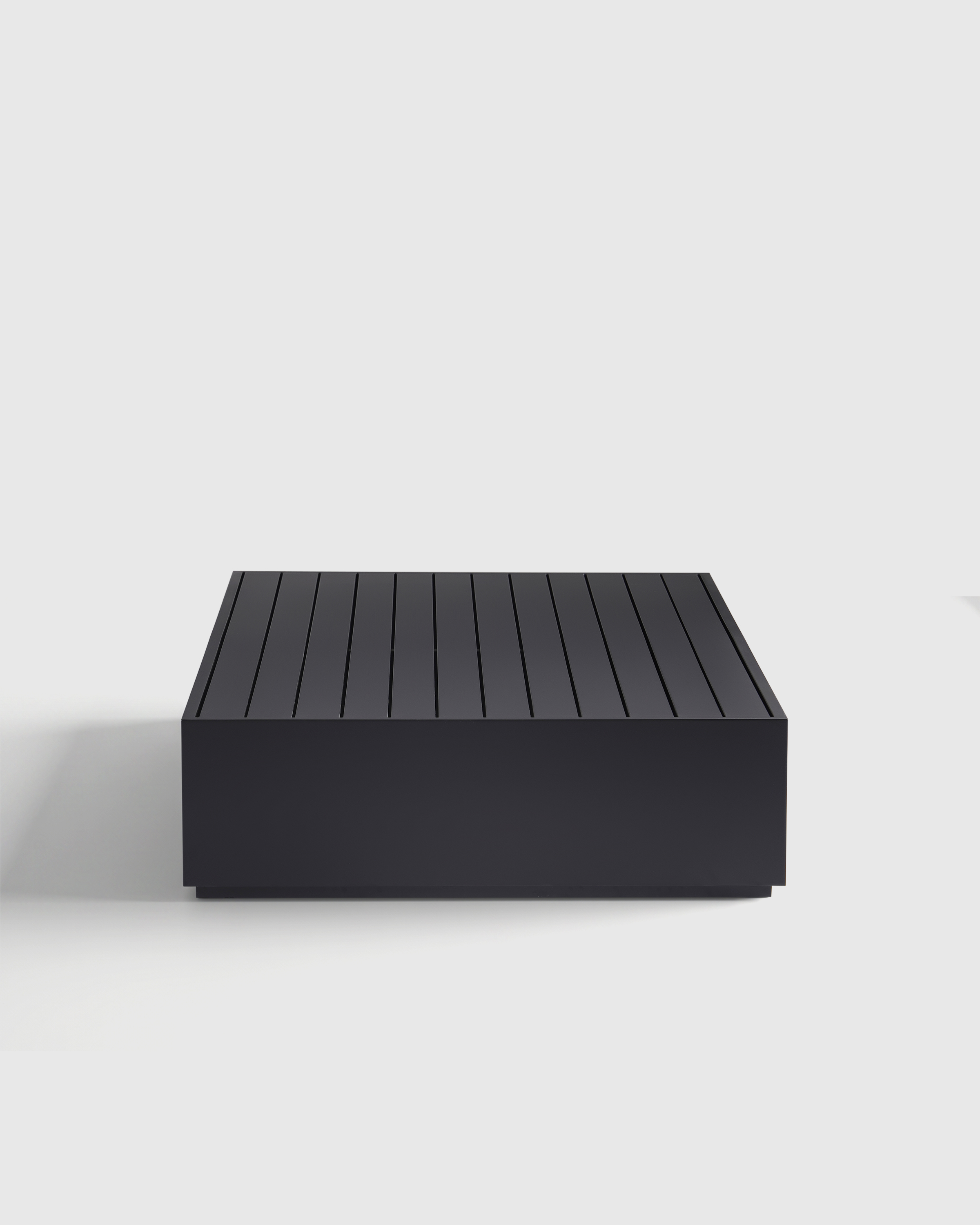 Powder-Coated Aluminum Outdoor Coffee Table - thumbnail 4