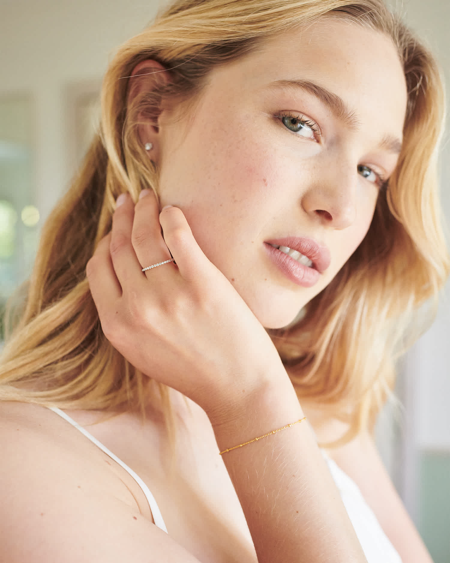 14K Gold Diamond Circle Bangle Bracelet