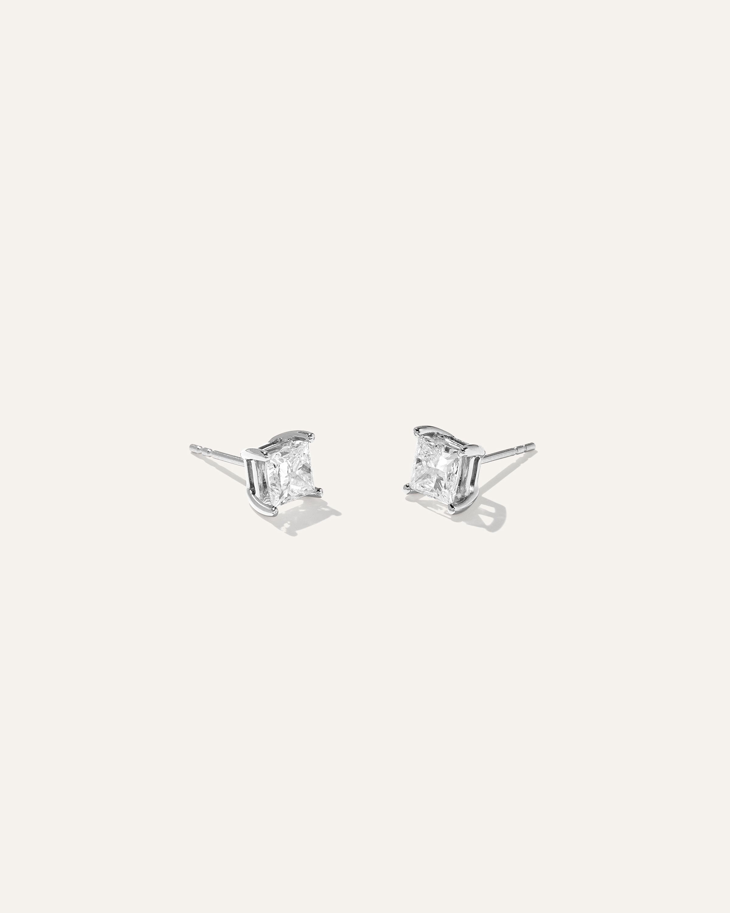 White Gold Clous d'oreilles solitaires en or 14 carats à diamant de laboratoire taille princesse – 2 ct
