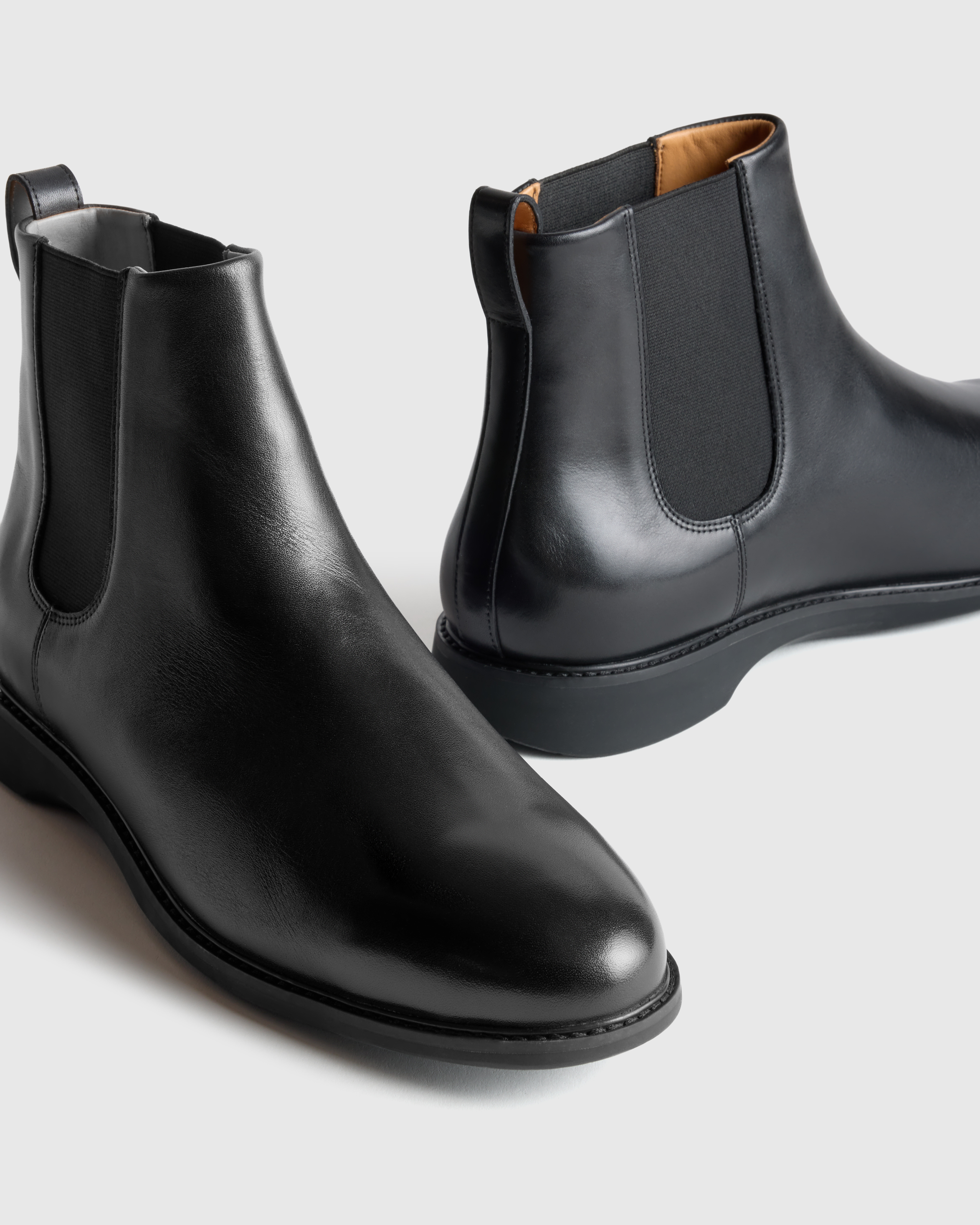 Hybrid Crafted Leather Chelsea Boot display picture 2