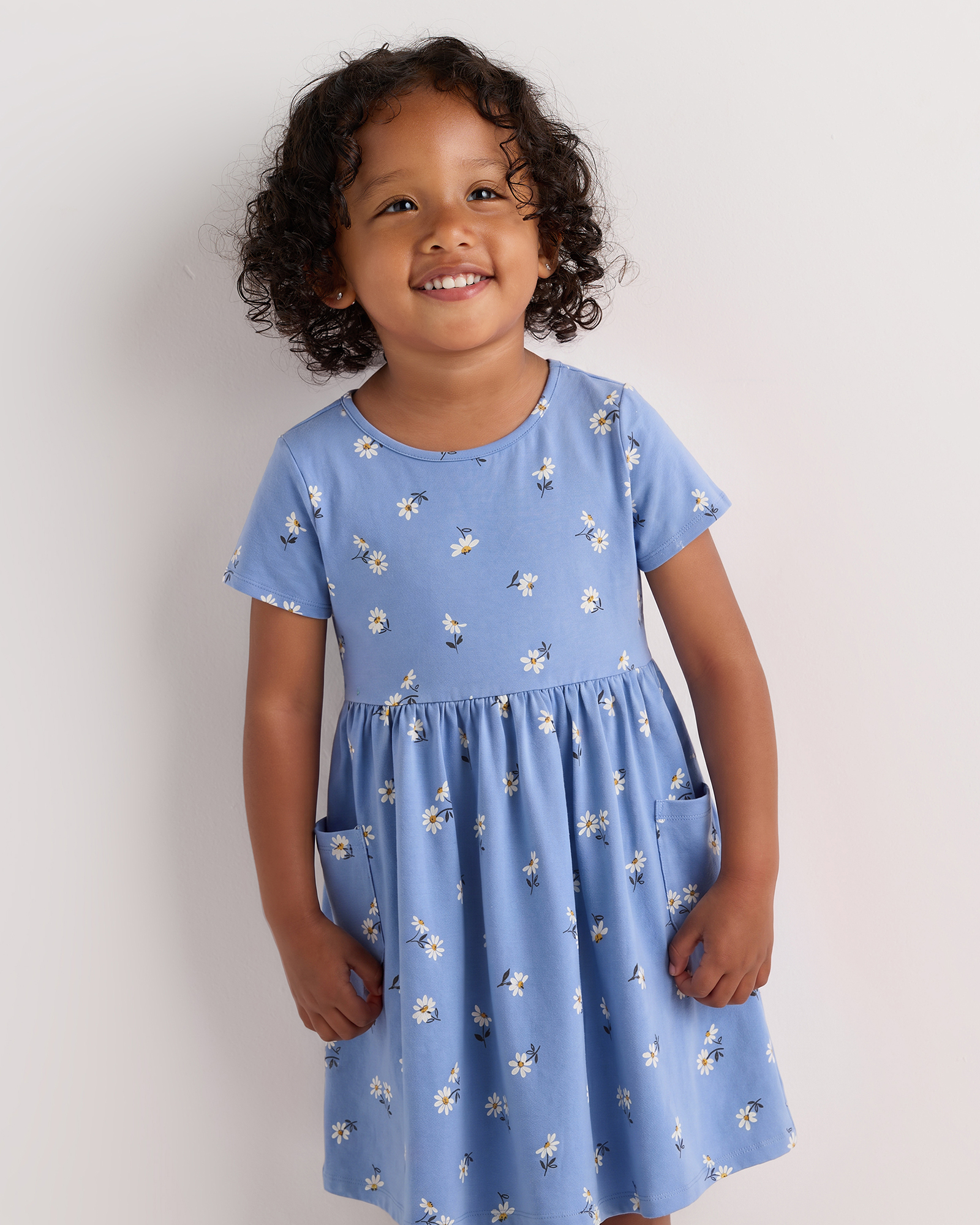 toddler blue floral dress Fit and Flare Pocket in Daisy, Size 4T, Organic Cotton by Quince Width:AAAA (Narrow) Sleeve Type:STRAPLESS @reiss never misses 💙 these blue and pink