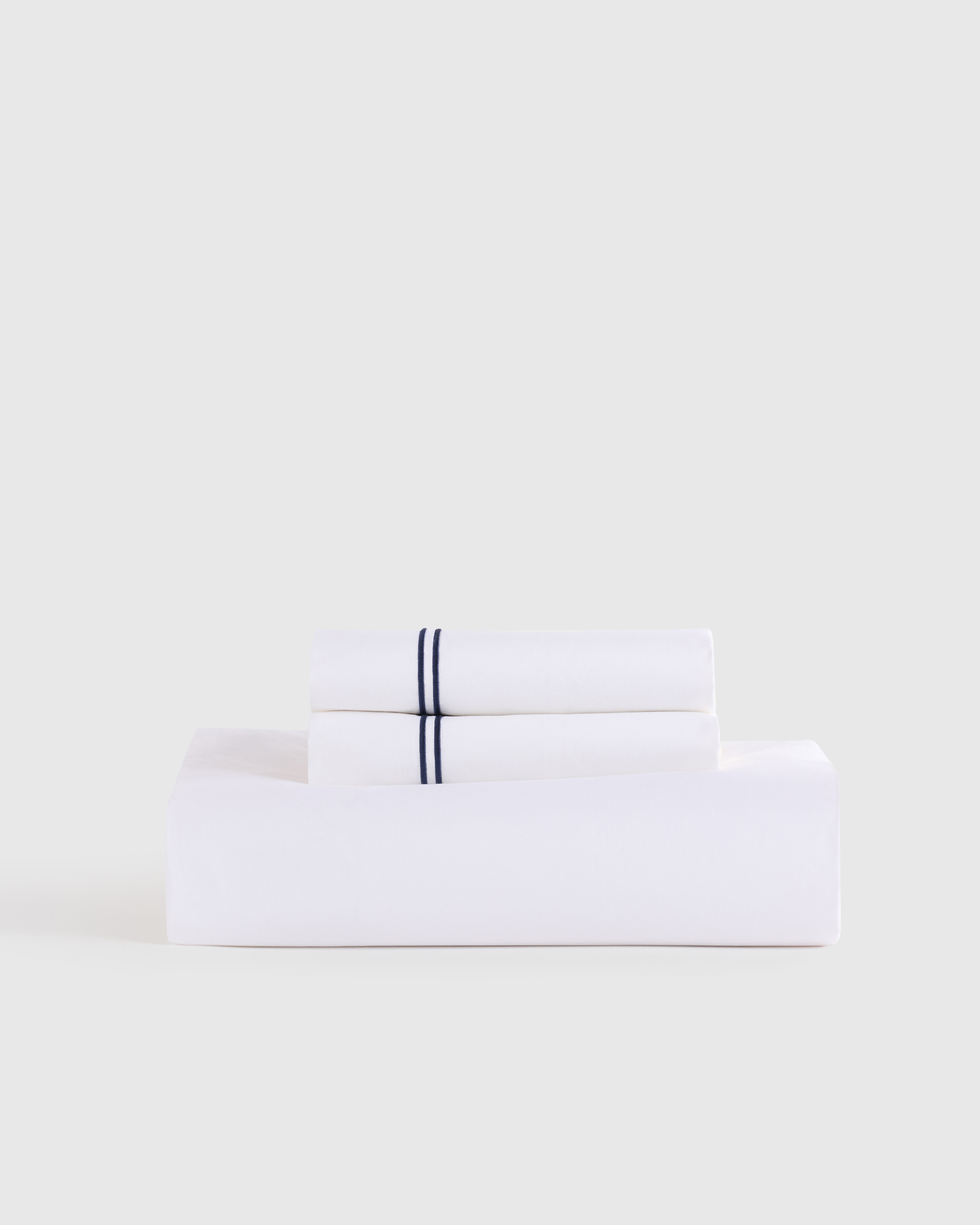 White/Navy Ensemble de draps contours ornés de percale lisse biologique