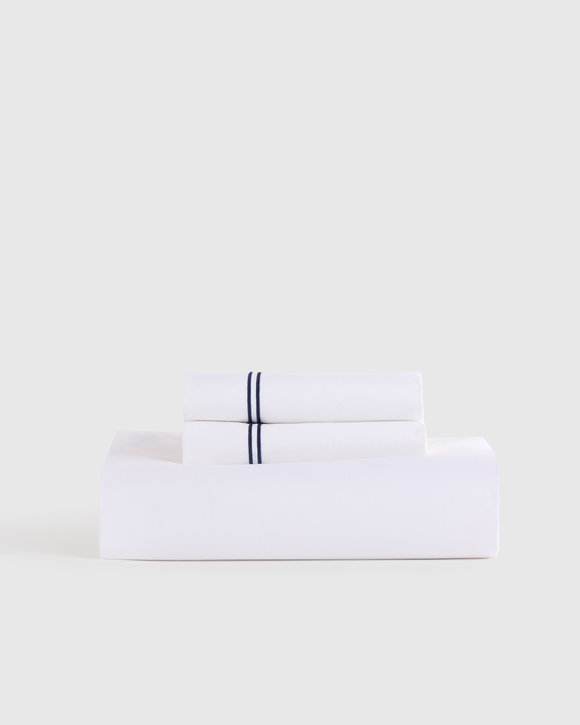 White/Navy Classic Organic Percale Embellished Fitted Sheet Set