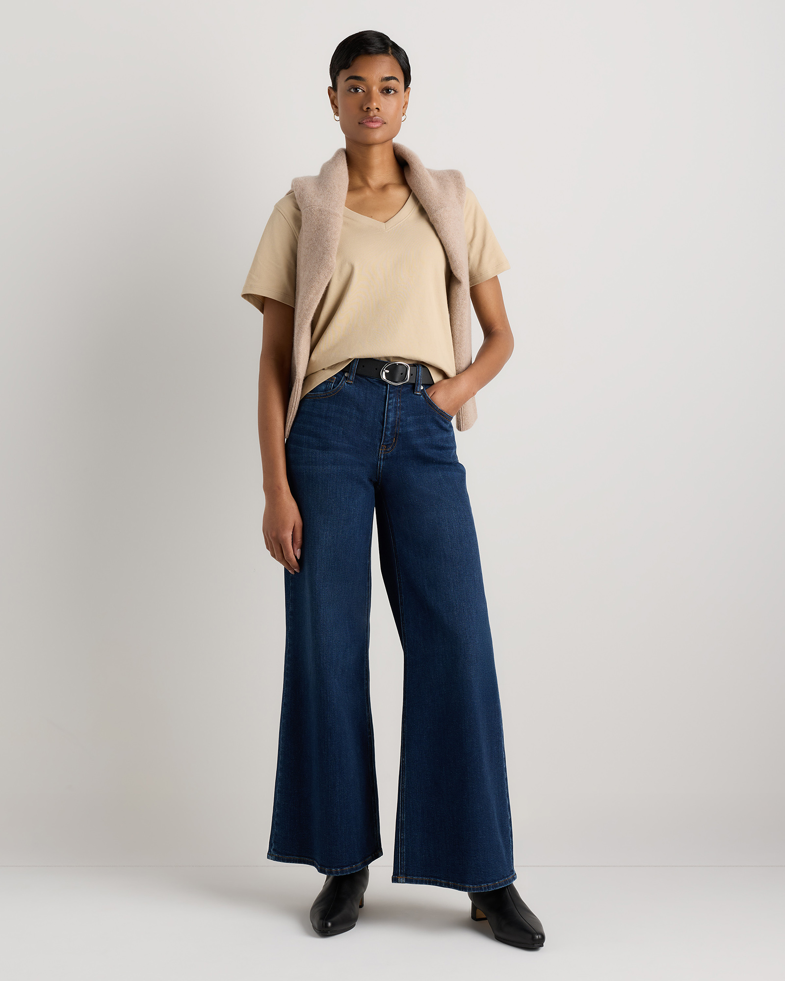 Women's 100% Organic Cotton Boxy V-Neck Tee | Quince Canada