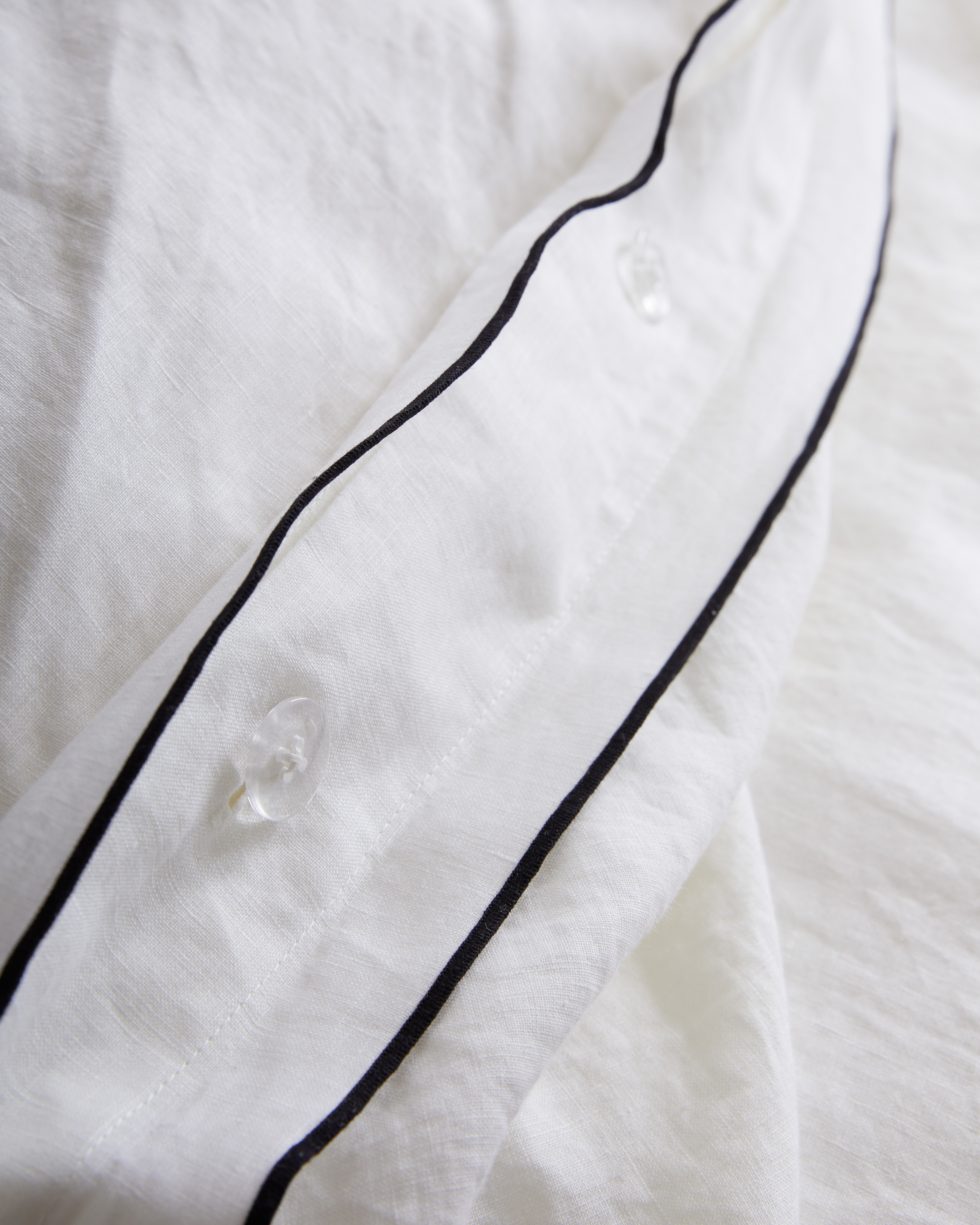 EuroLinenDoubleEmbroideredDuvet WhiteBlack 514
