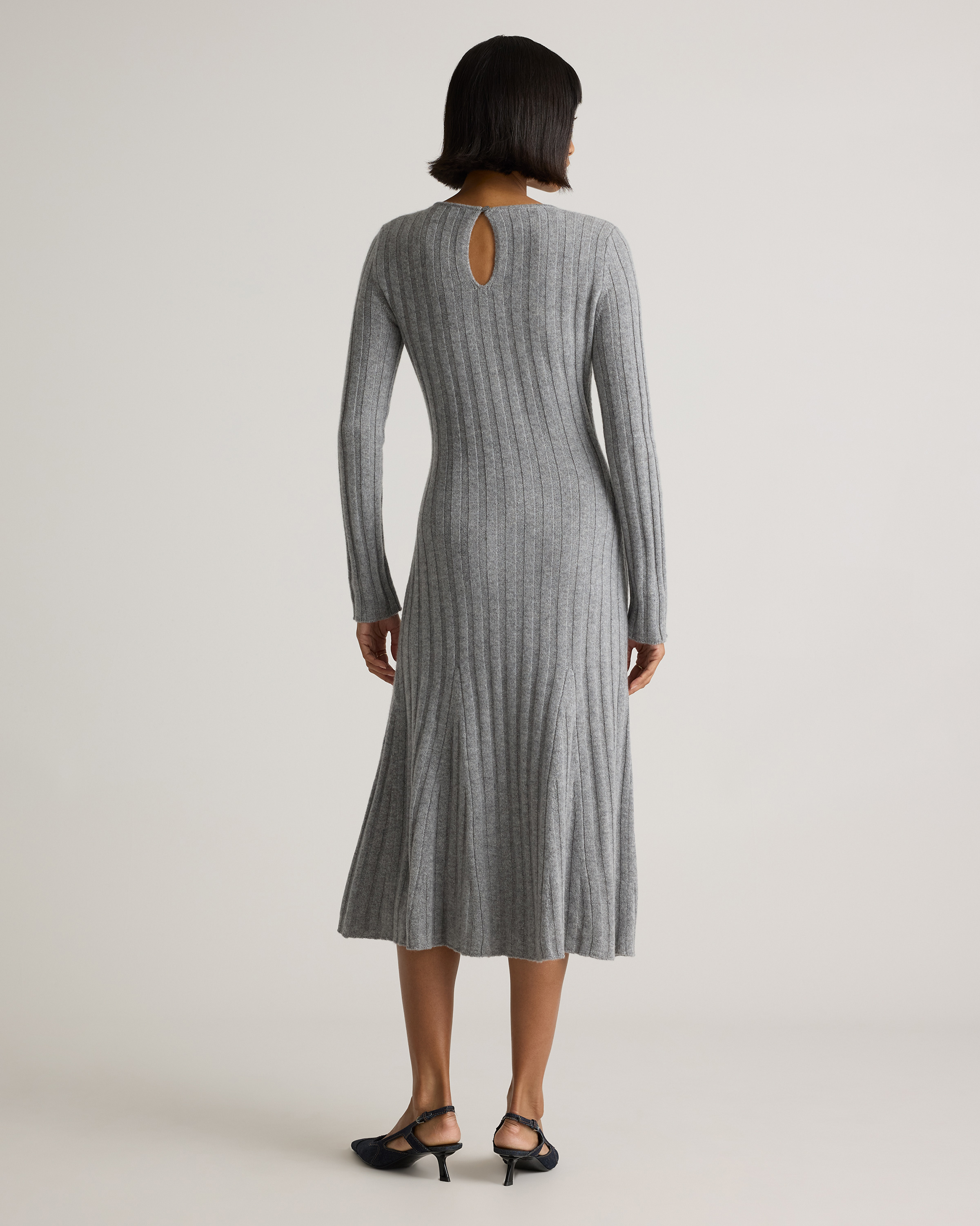 Quince Women's Mongolian Cashmere Wide-Rib Midi Dress, Heather Grey, Size Small - Versatile & Figure-Flattering Design