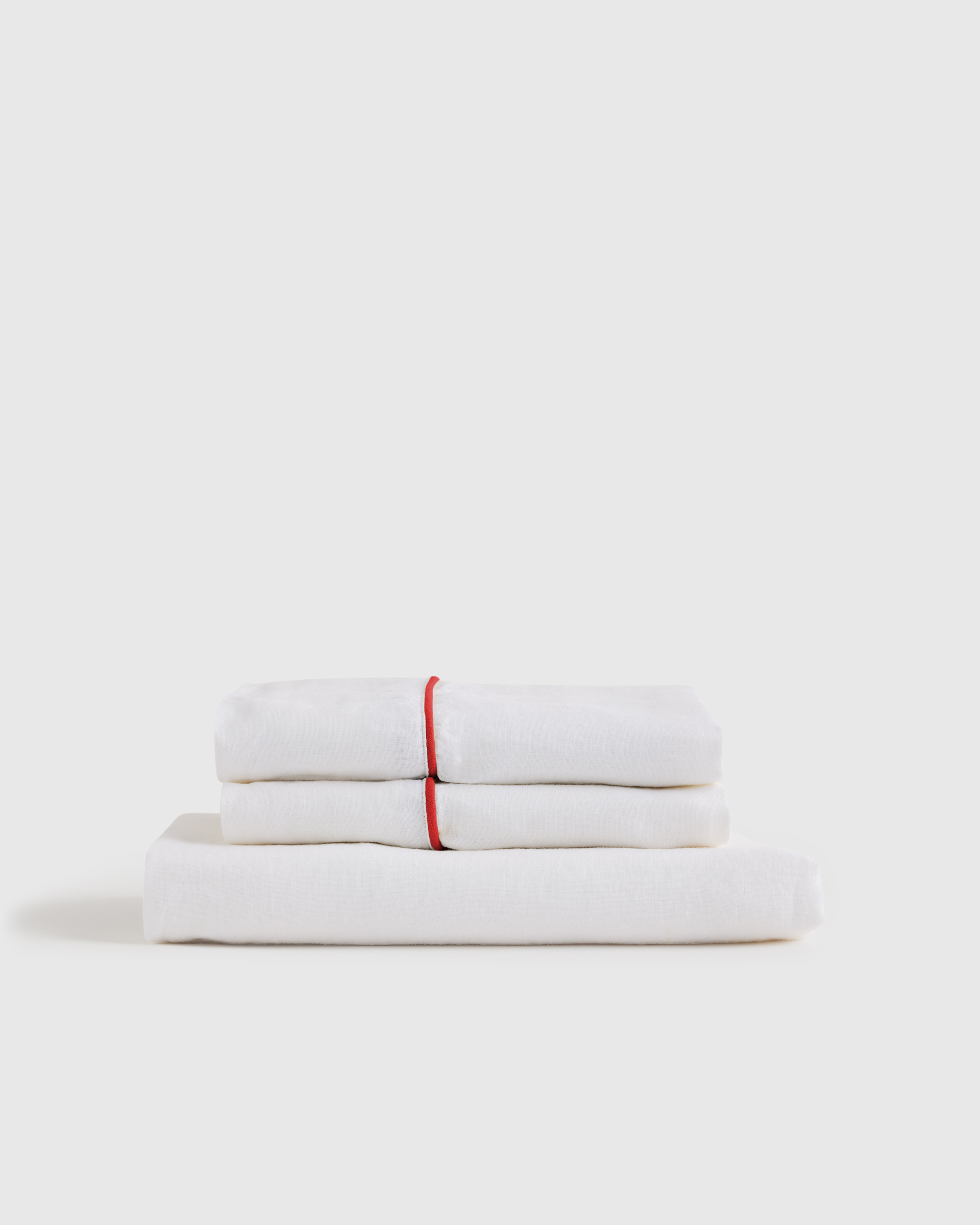 White/Cherry European Linen Piped Fitted Sheet Set
