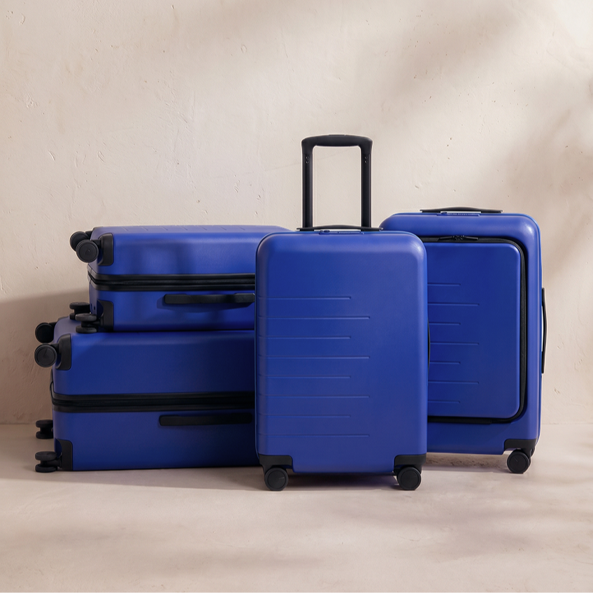 AI Luggage Multi Cobalt Lifestyle02