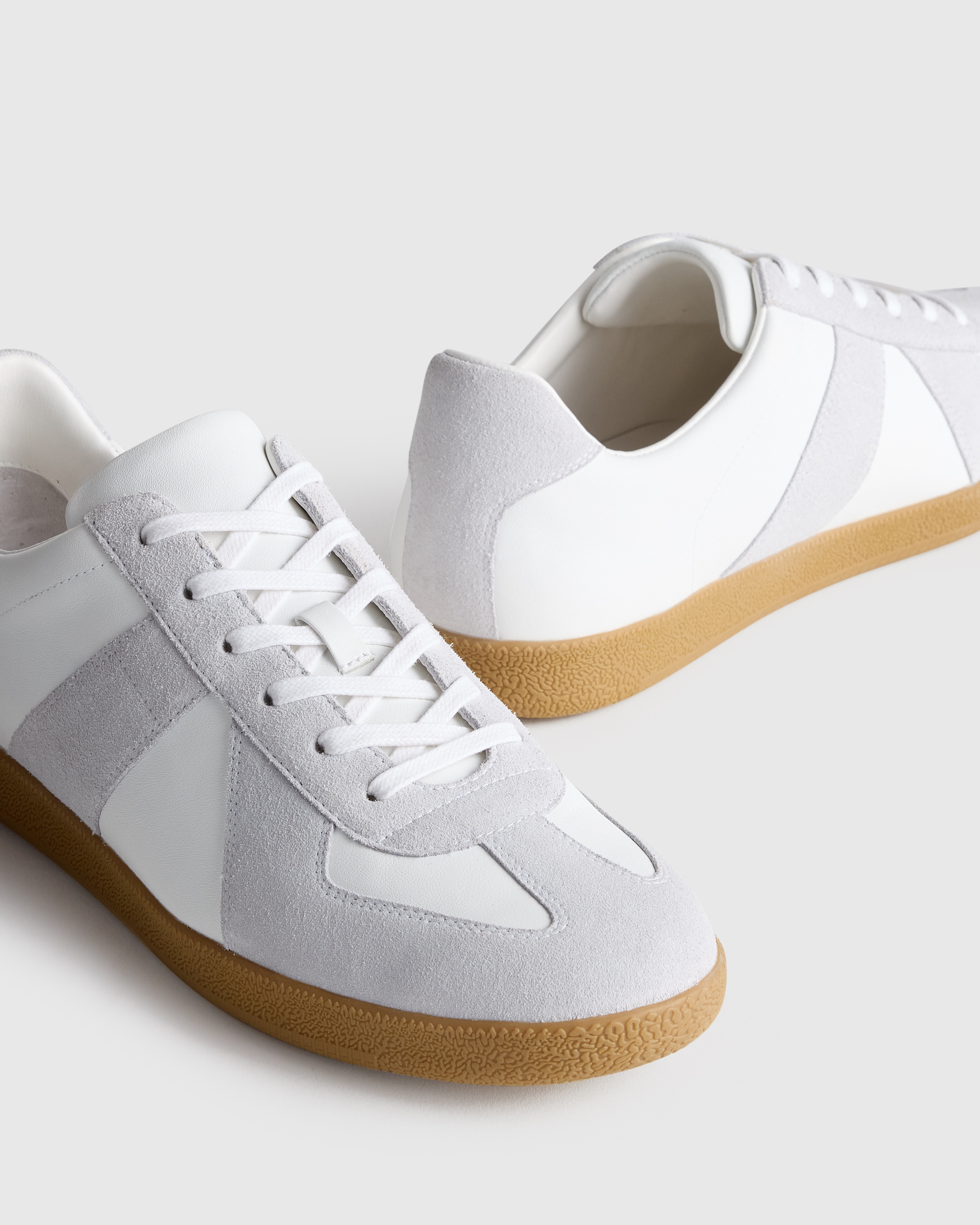 100% Leather & Suede Trainer Sneaker in White display picture 1