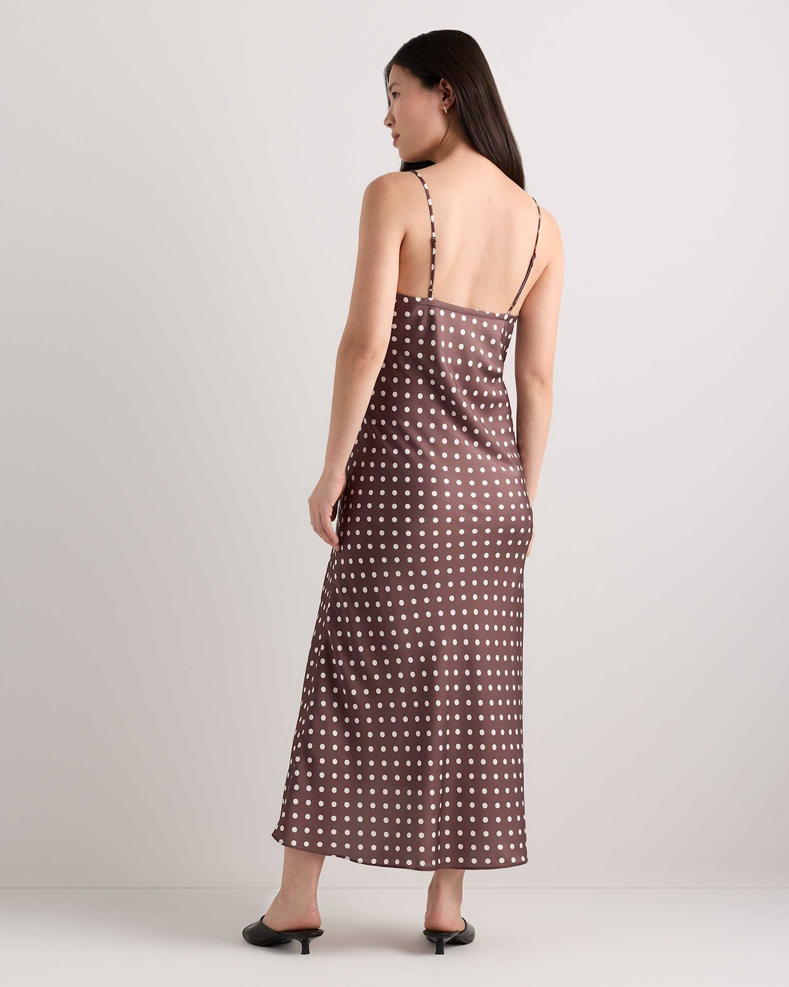 Women's Washable Stretch Silk Maternity Slip Dress in Mocha Midi Dot, Size XL by Quince Women's Washable Stretch Silk Maternity Slip Dress in Mocha Midi Dot, Size XL by Quince