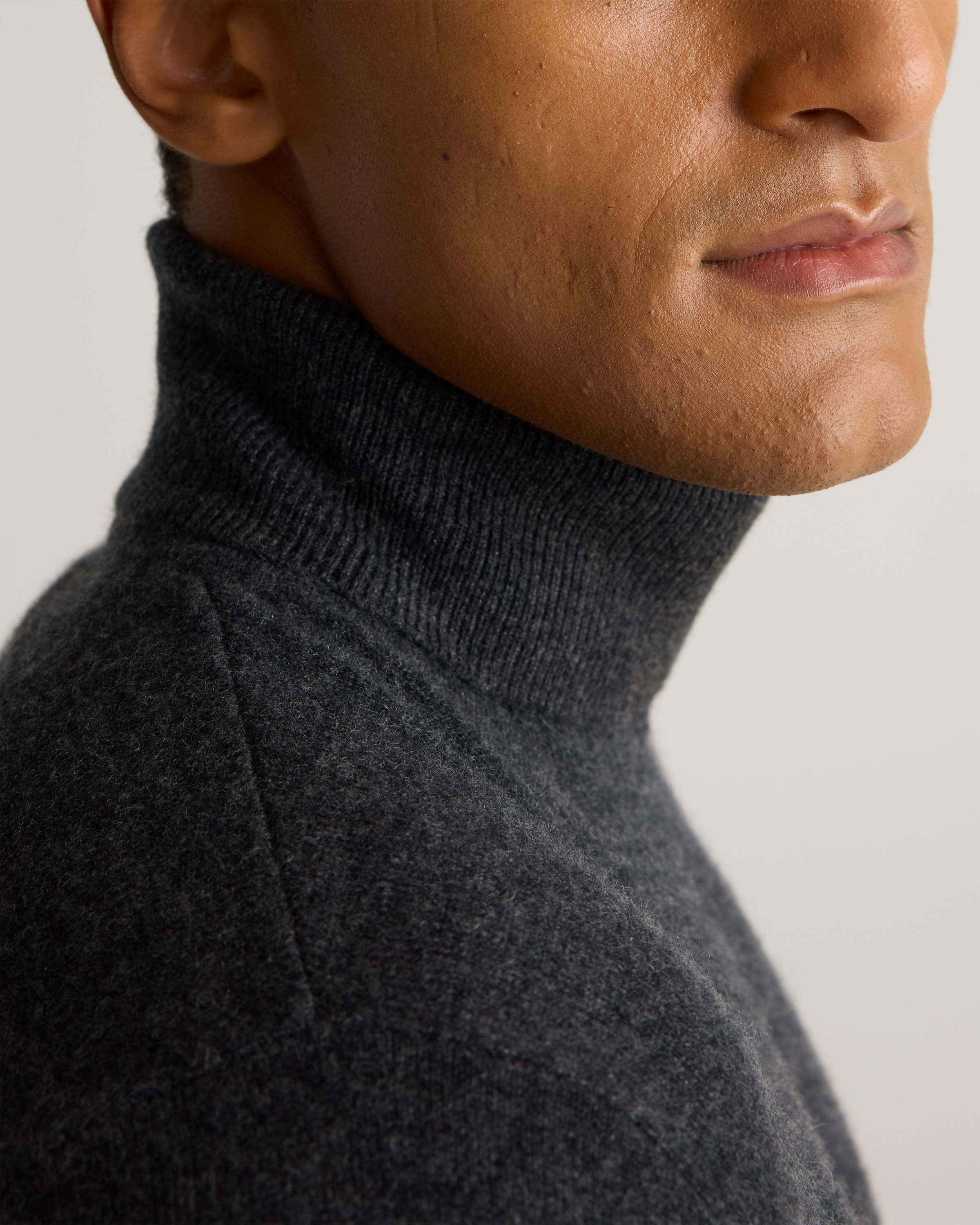 Mongolian Cashmere Turtleneck Sweater in Heather Charcoal