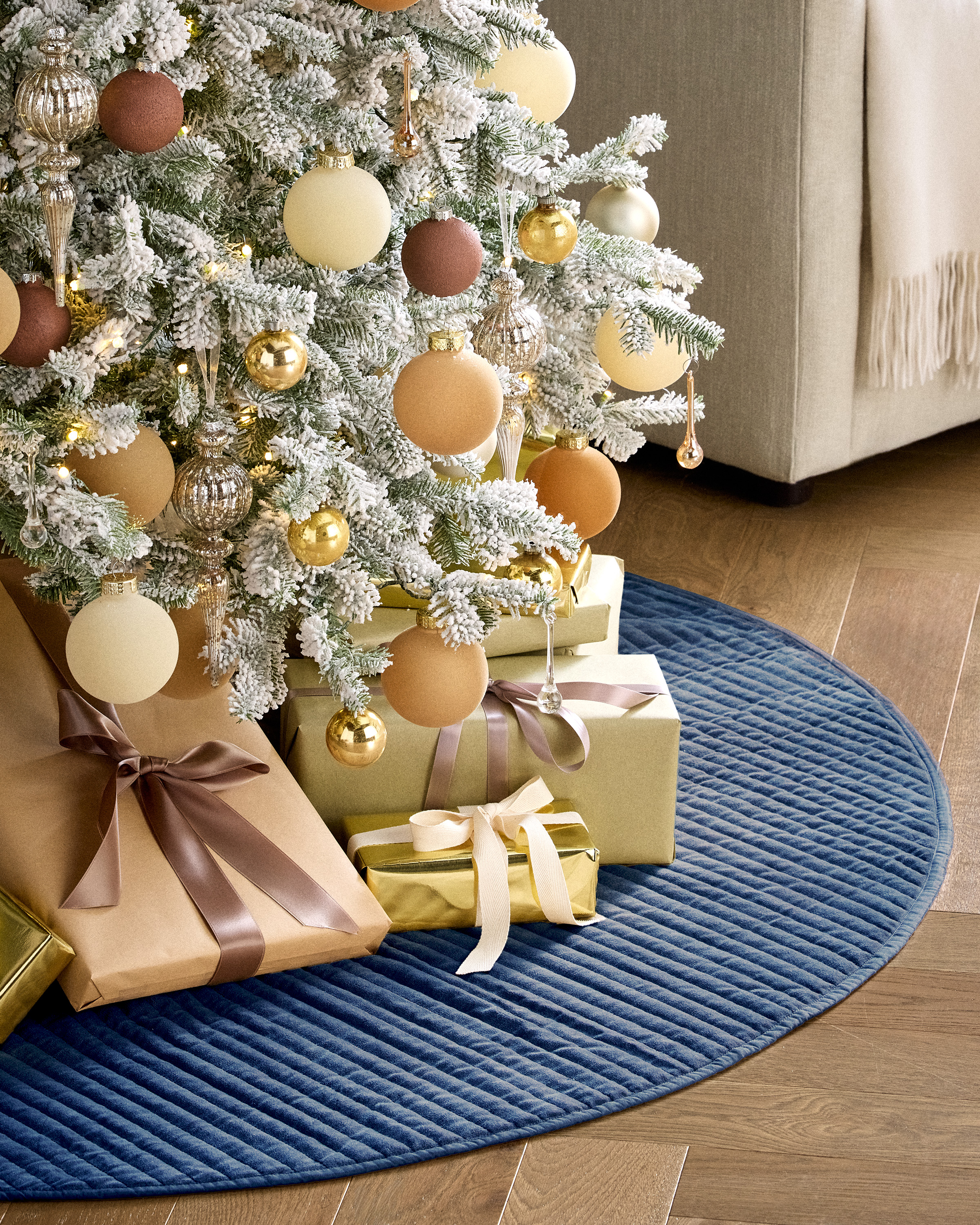 Cotton Velvet Tree Skirt - thumbnail 2