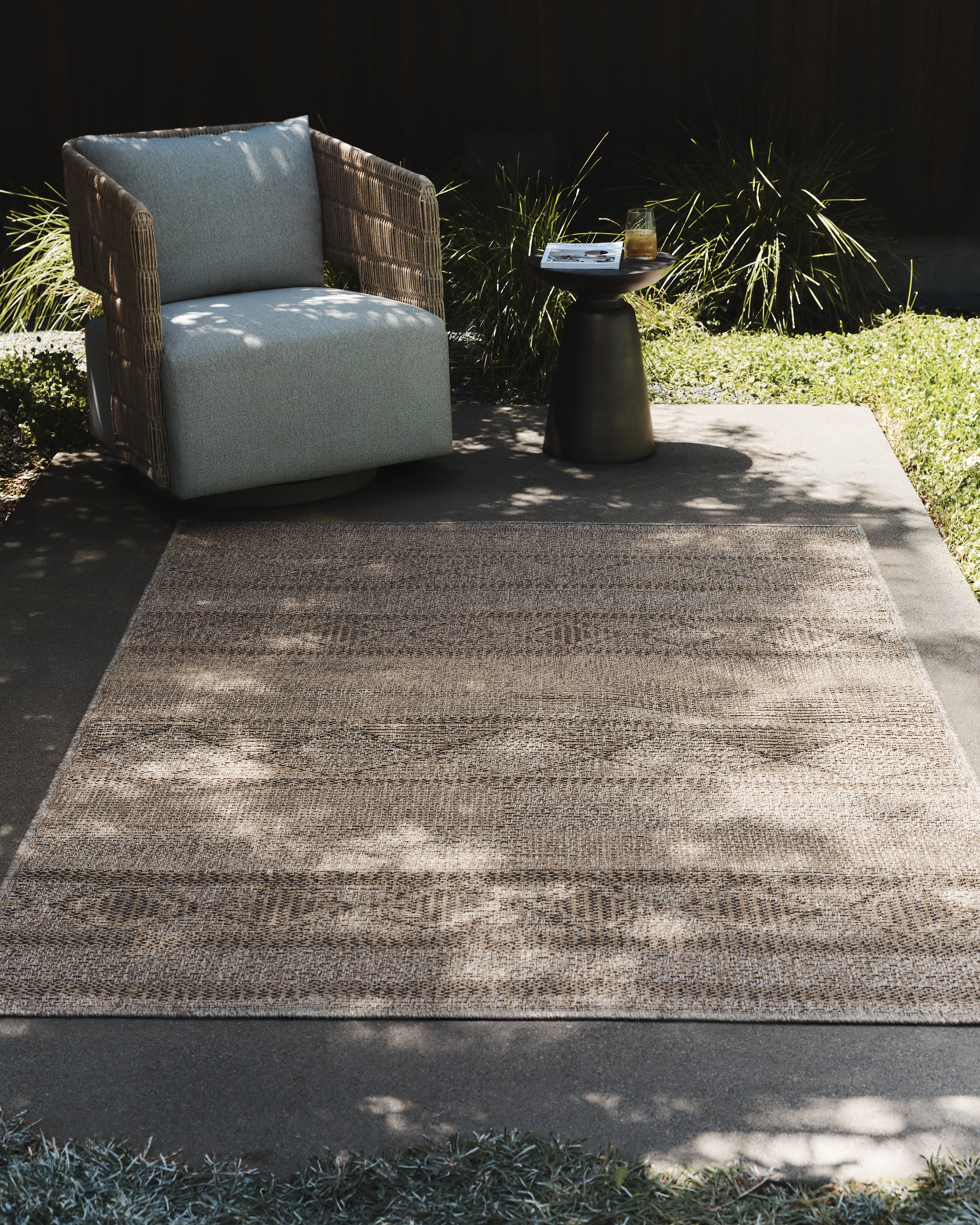 U-RUG-680-BLA 0224-PLATE-FOR-DAPPLE 012 EDITED