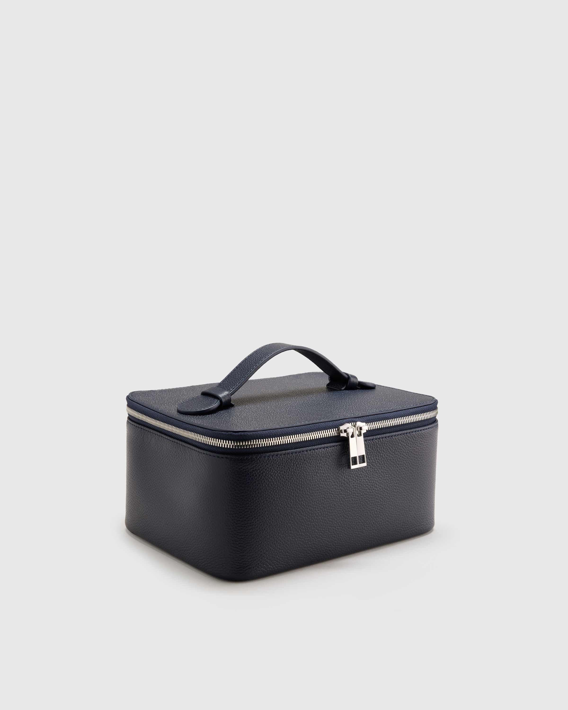 Italian Leather Travel Cosmetic CaItalian Leather Travel Cosmetic CaSE DEEP NAVY45834 EDITED