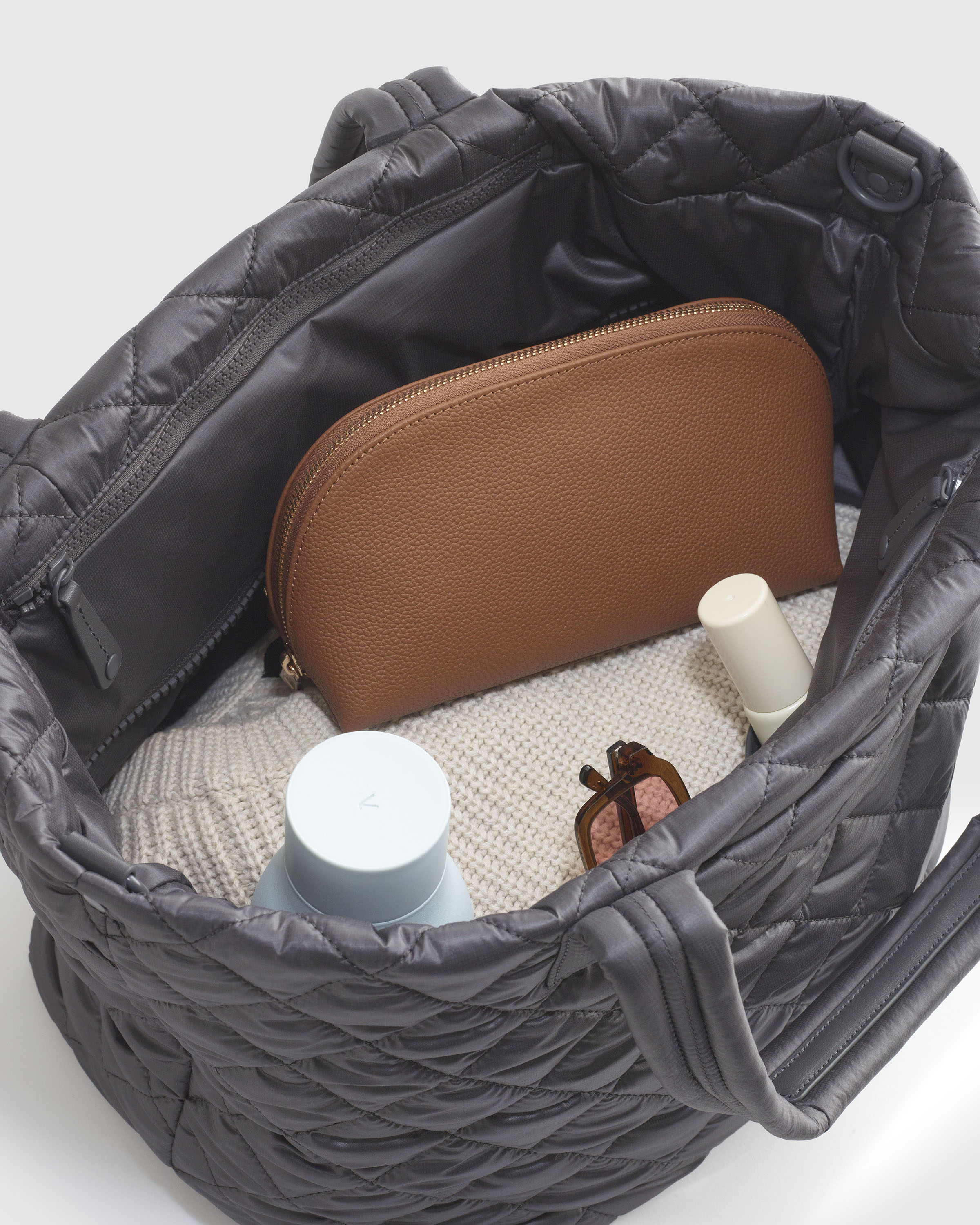 ★TOUT Y EST★ Cherry Nomad Quilted Bag Ivory KKRWBBG510MIVA Transit Quilted Carry-All Tote