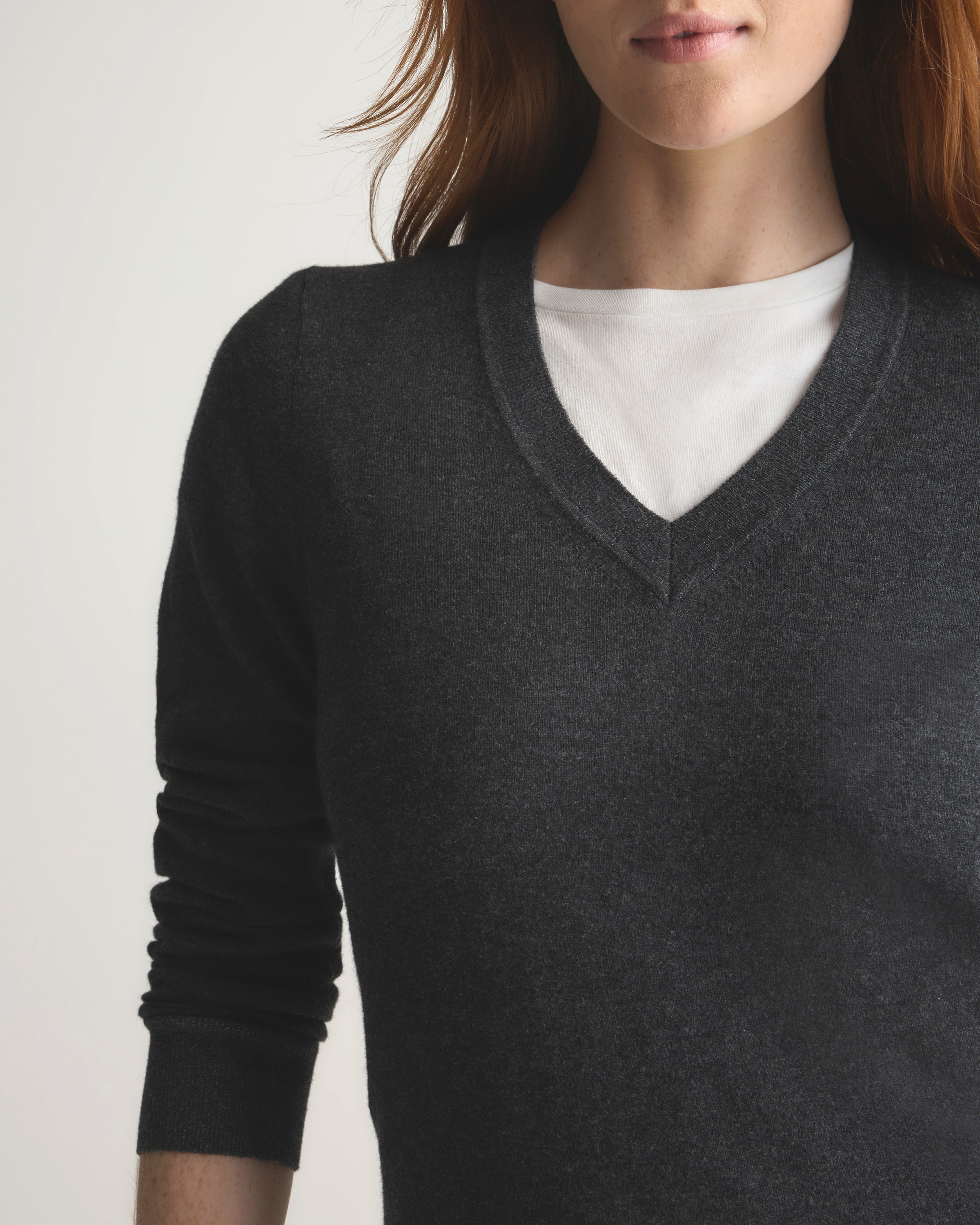Lightweight Cotton Cashmere V-Neck Sweater in Heather Charcoal